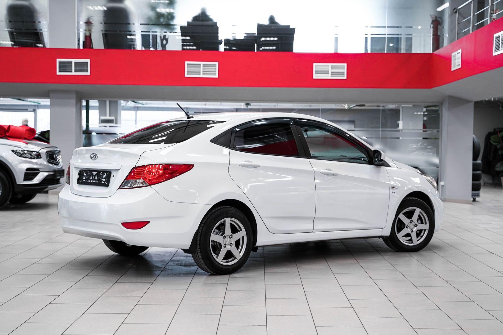 Hyundai Solaris 2013, белый, ДЦ Орехово