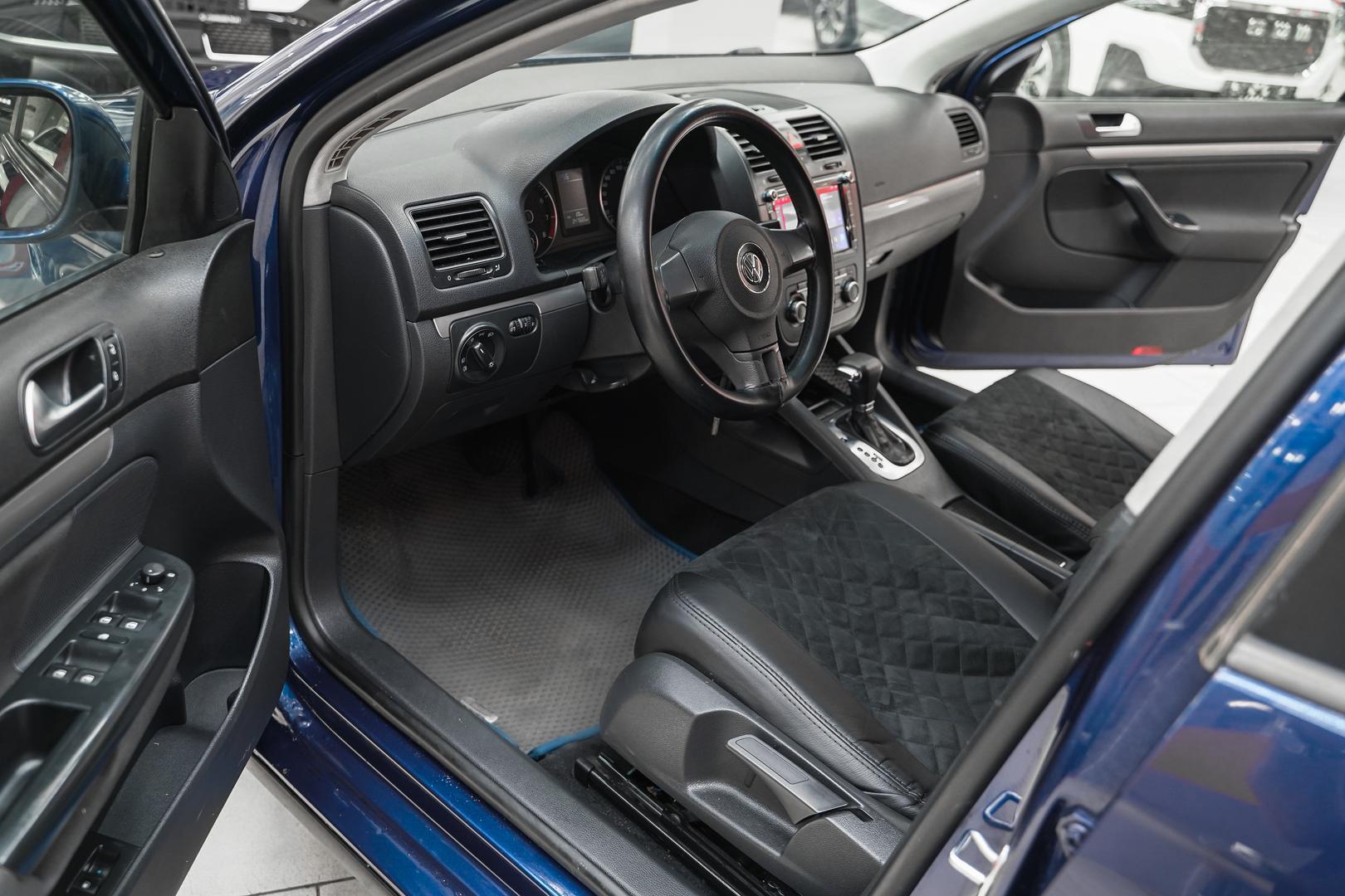 Volkswagen Jetta 2010, синий, ДЦ Орехово