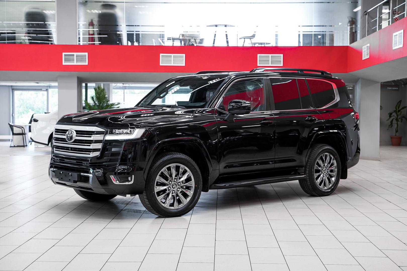 Toyota Land Cruiser 2024, черный, ДЦ Орехово