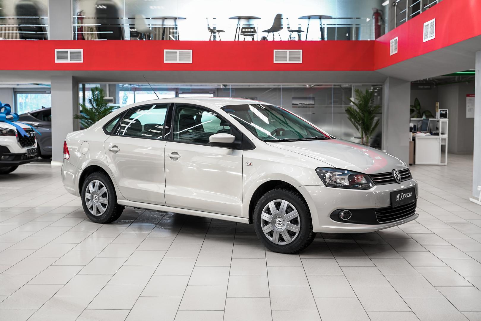 Volkswagen Polo 2010, желтый, ДЦ Орехово