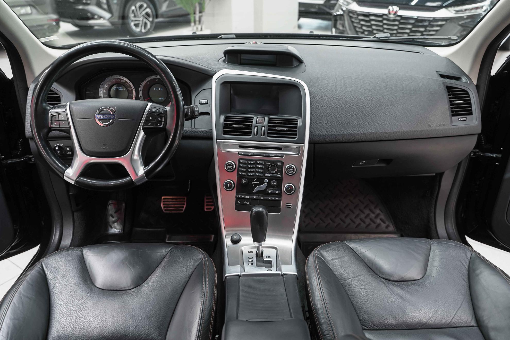 Volvo XC60 2010, черный, ДЦ Орехово