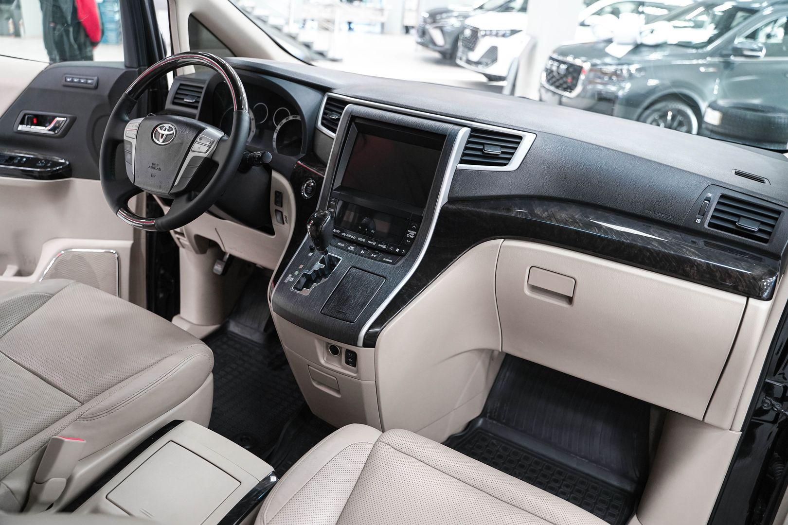 Toyota Alphard 2012, черный, ДЦ Орехово