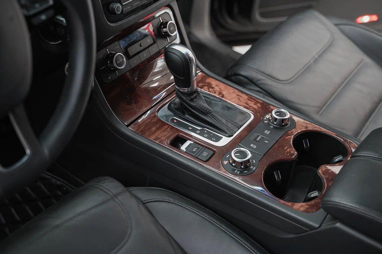 Volkswagen Touareg 2011, черный, ДЦ Орехово