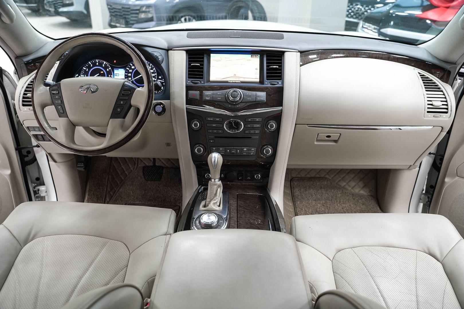 Infiniti QX56 2010, белый, ДЦ Орехово