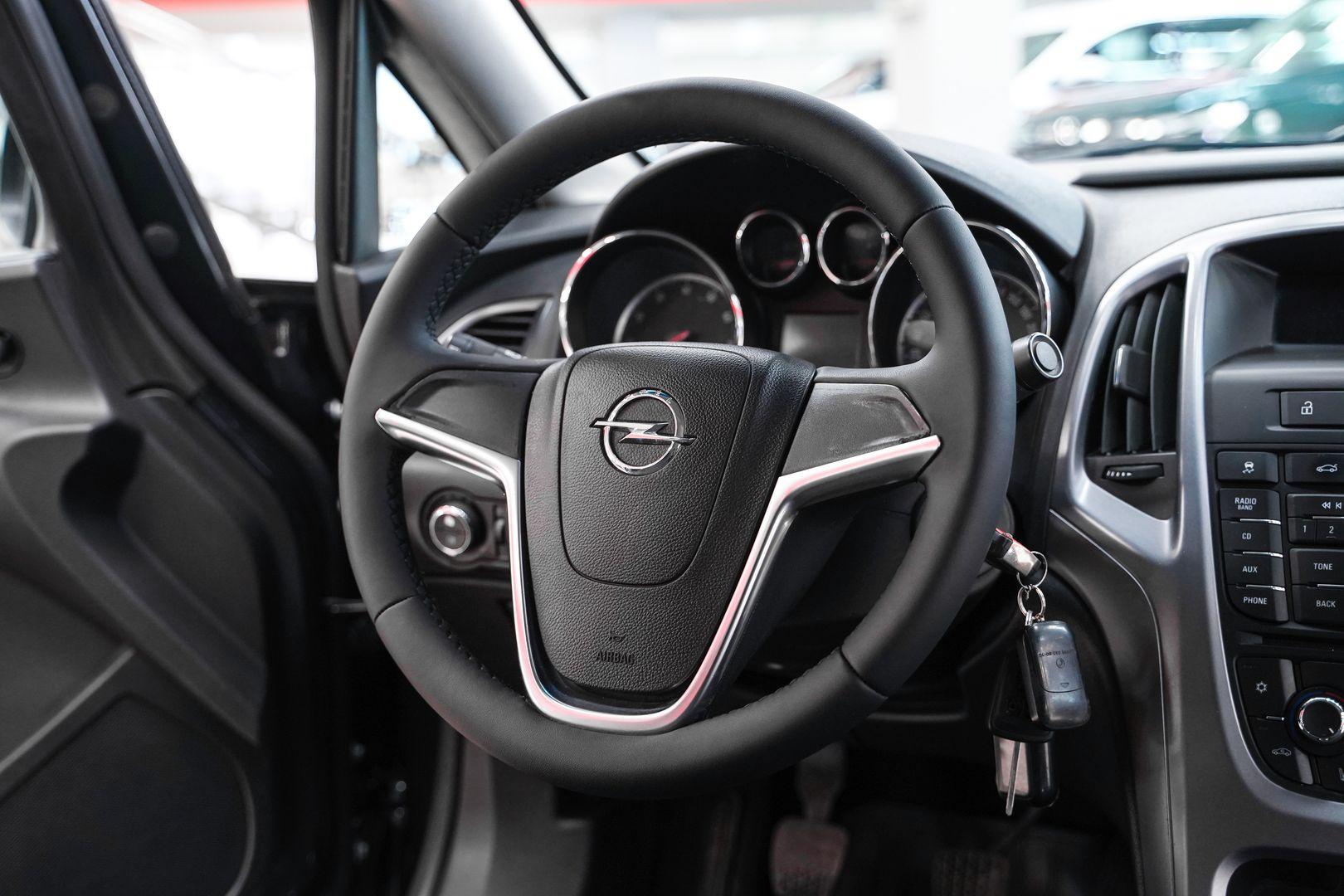 Opel Astra 2013, черный, ДЦ Орехово