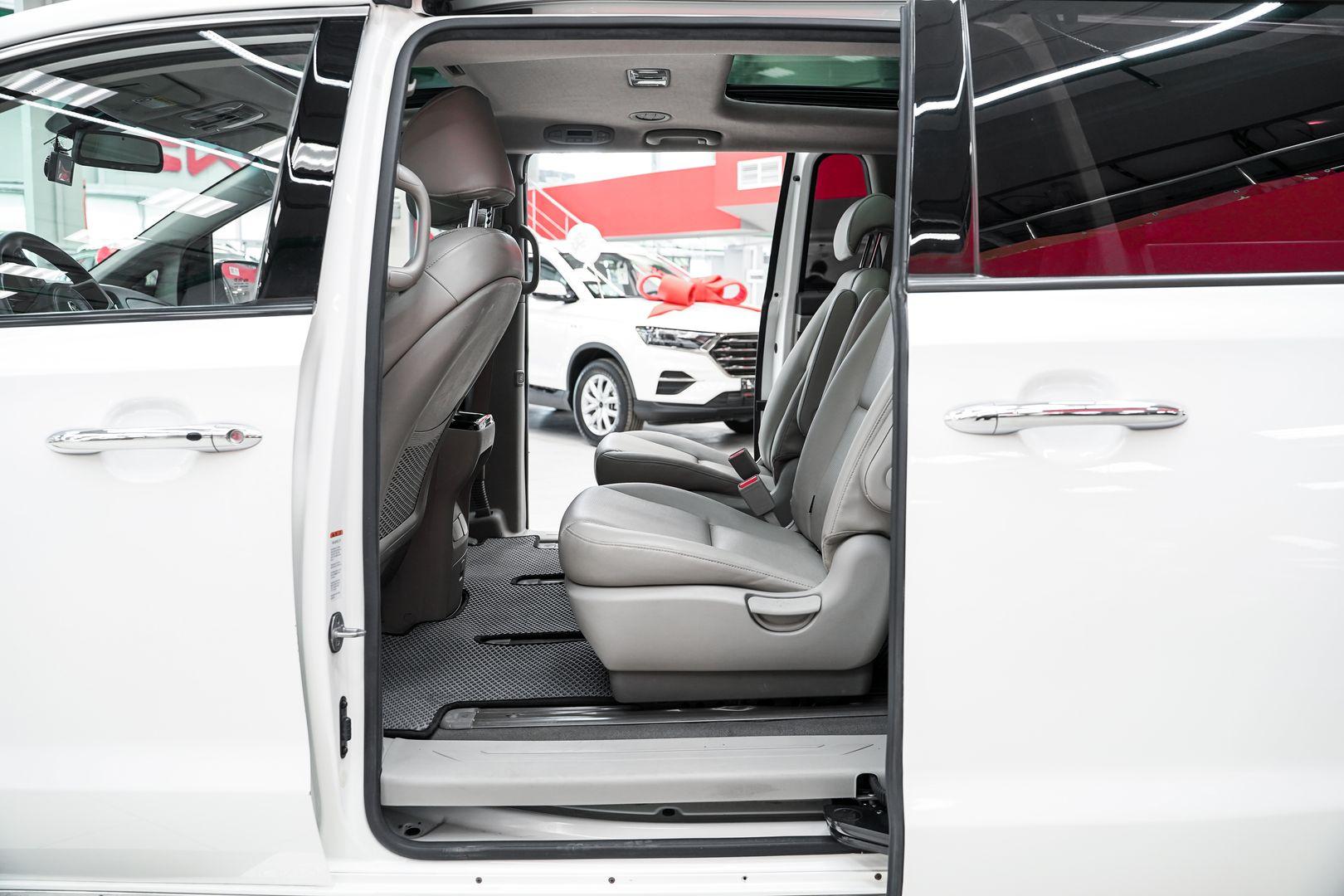Kia Carnival 2017, белый, ДЦ Орехово