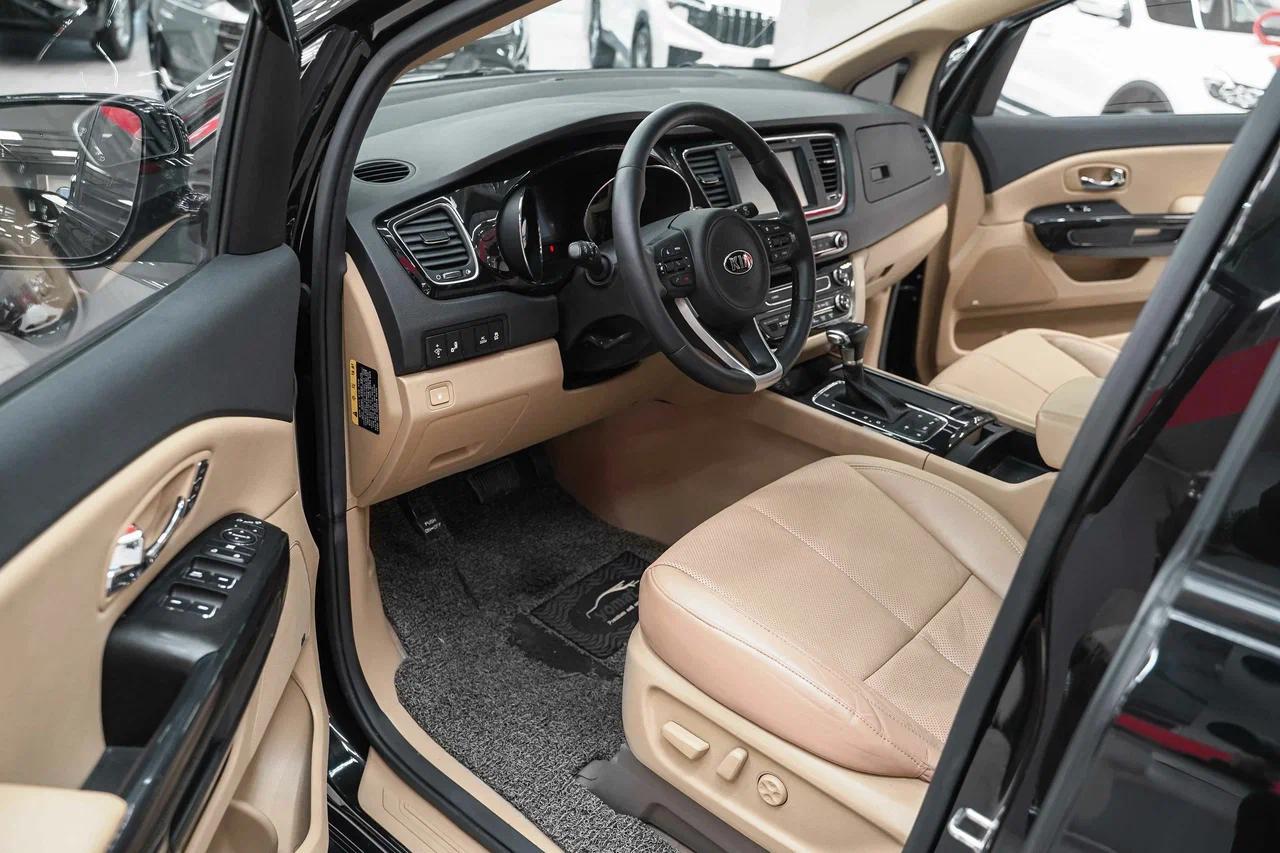 Kia Carnival 2017, черный, ДЦ Орехово
