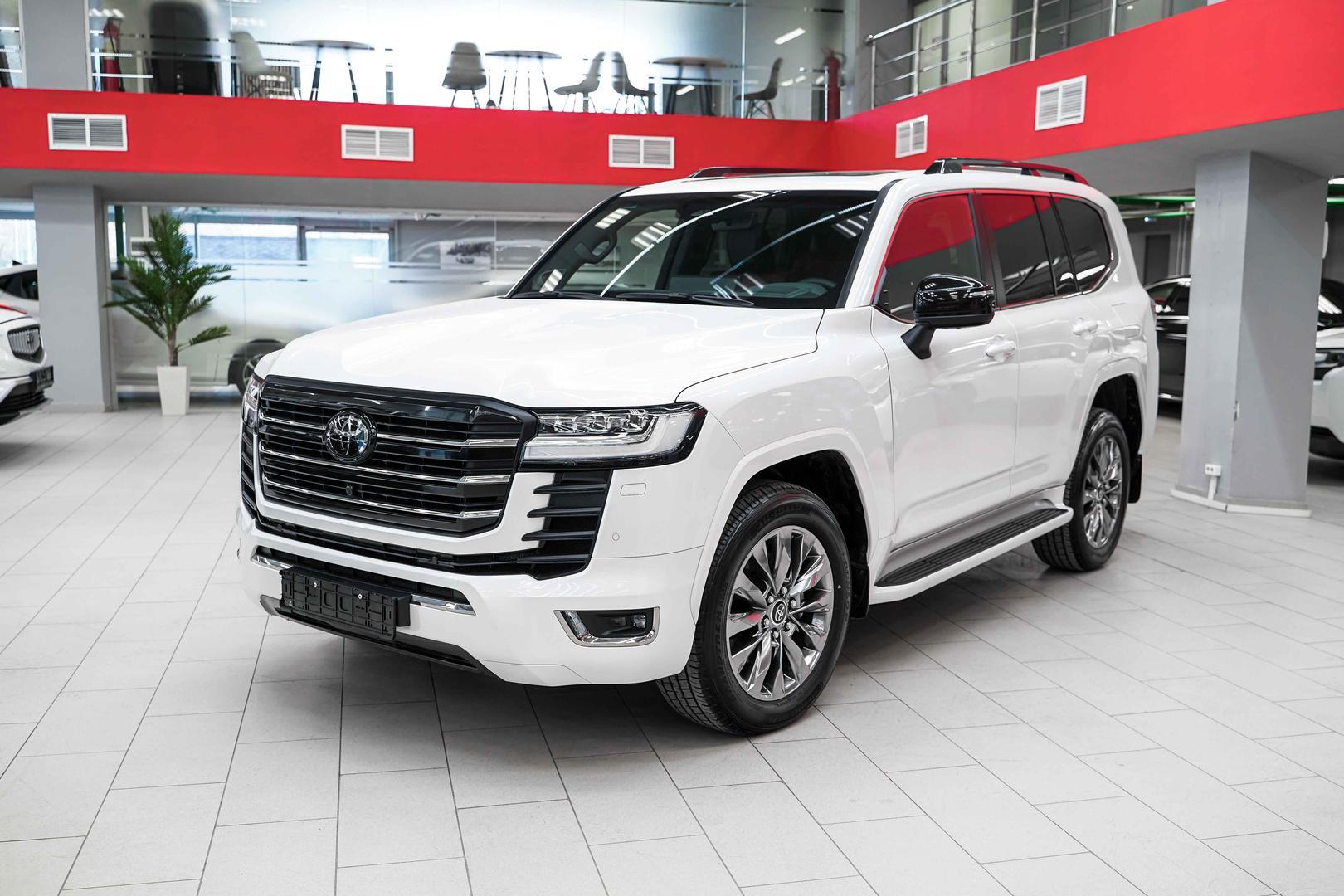 Toyota Land Cruiser 2026, белый, ДЦ Орехово