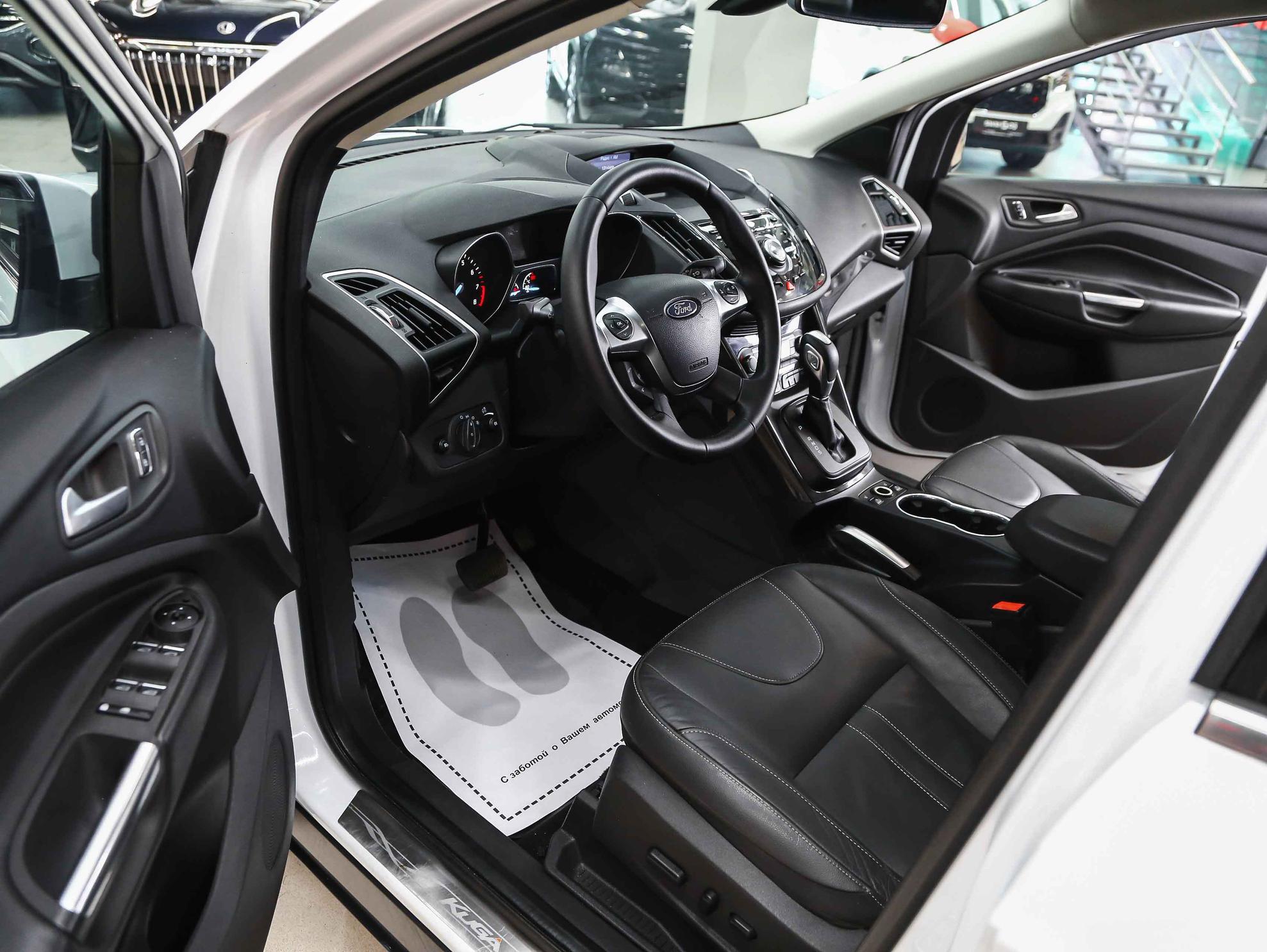 Ford Kuga 2015, белый, ДЦ Орехово