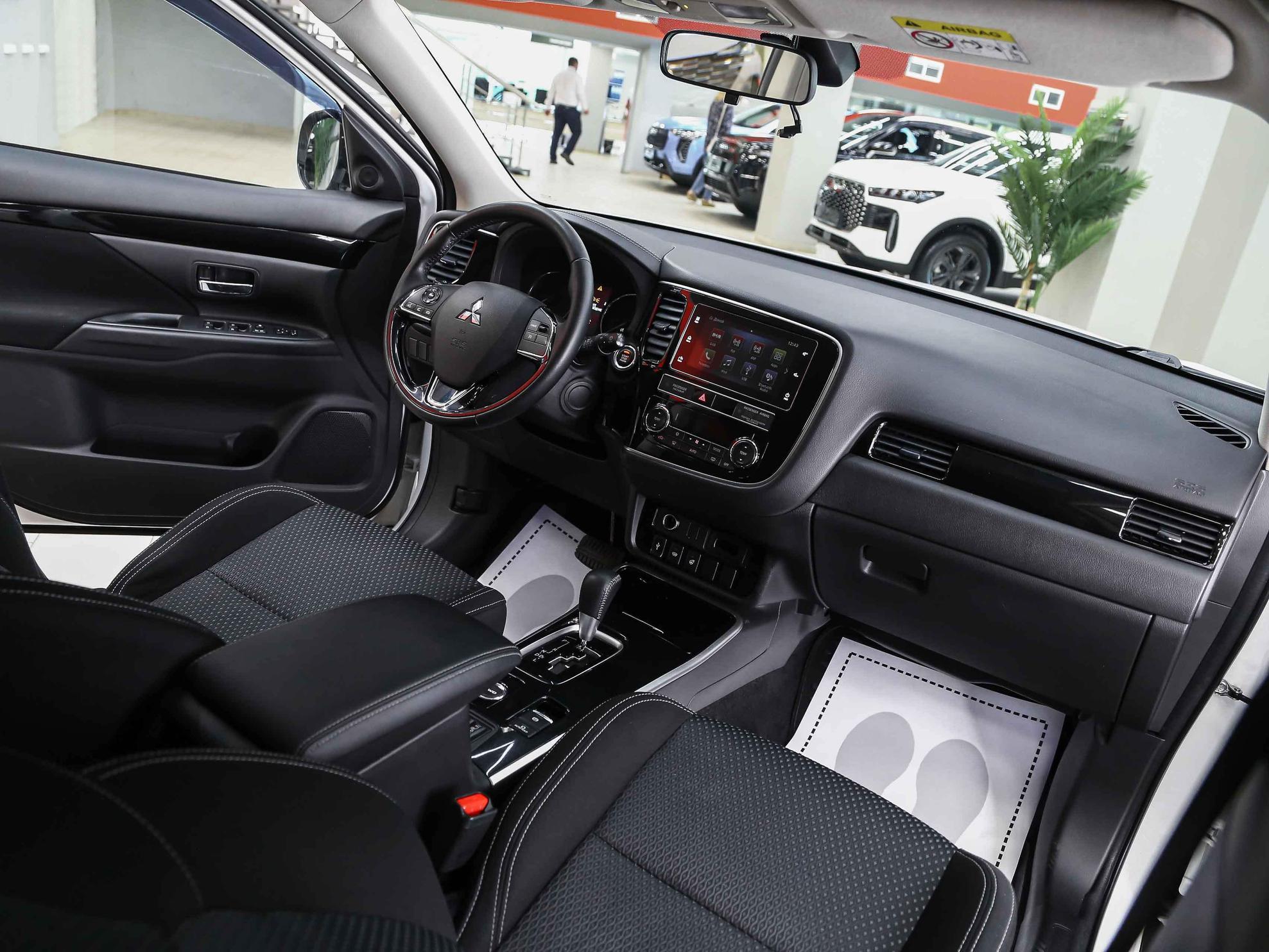 Mitsubishi Outlander 2019, белый, ДЦ Орехово