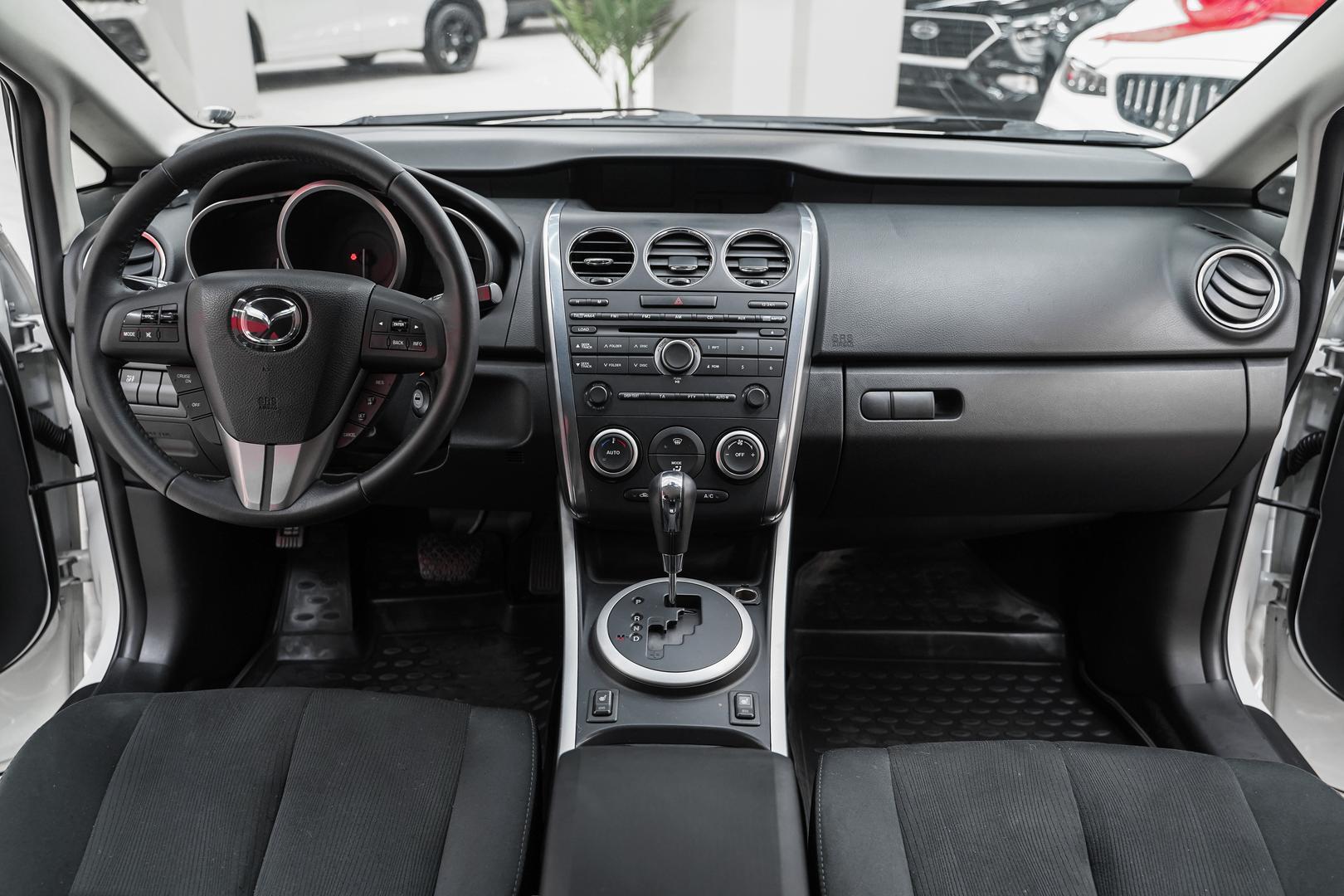 Mazda CX-7 2011, белый, ДЦ Орехово