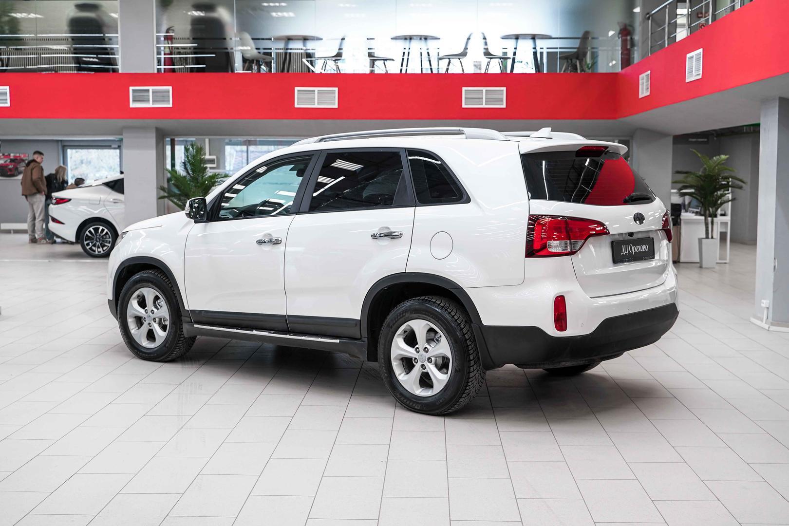 Kia Sorento 2012, белый, ДЦ Орехово