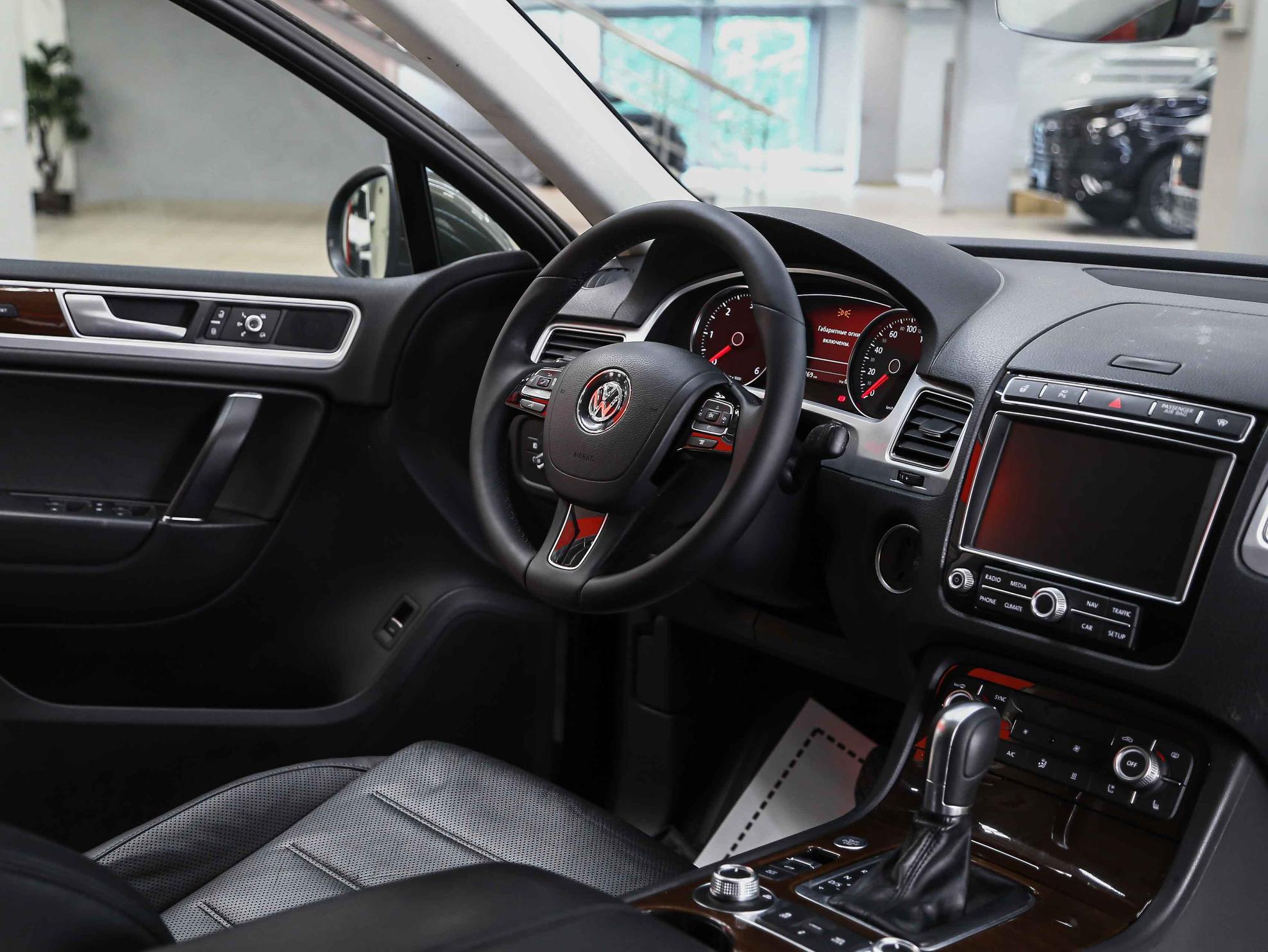 Volkswagen Touareg 2017, коричневый, ДЦ Орехово