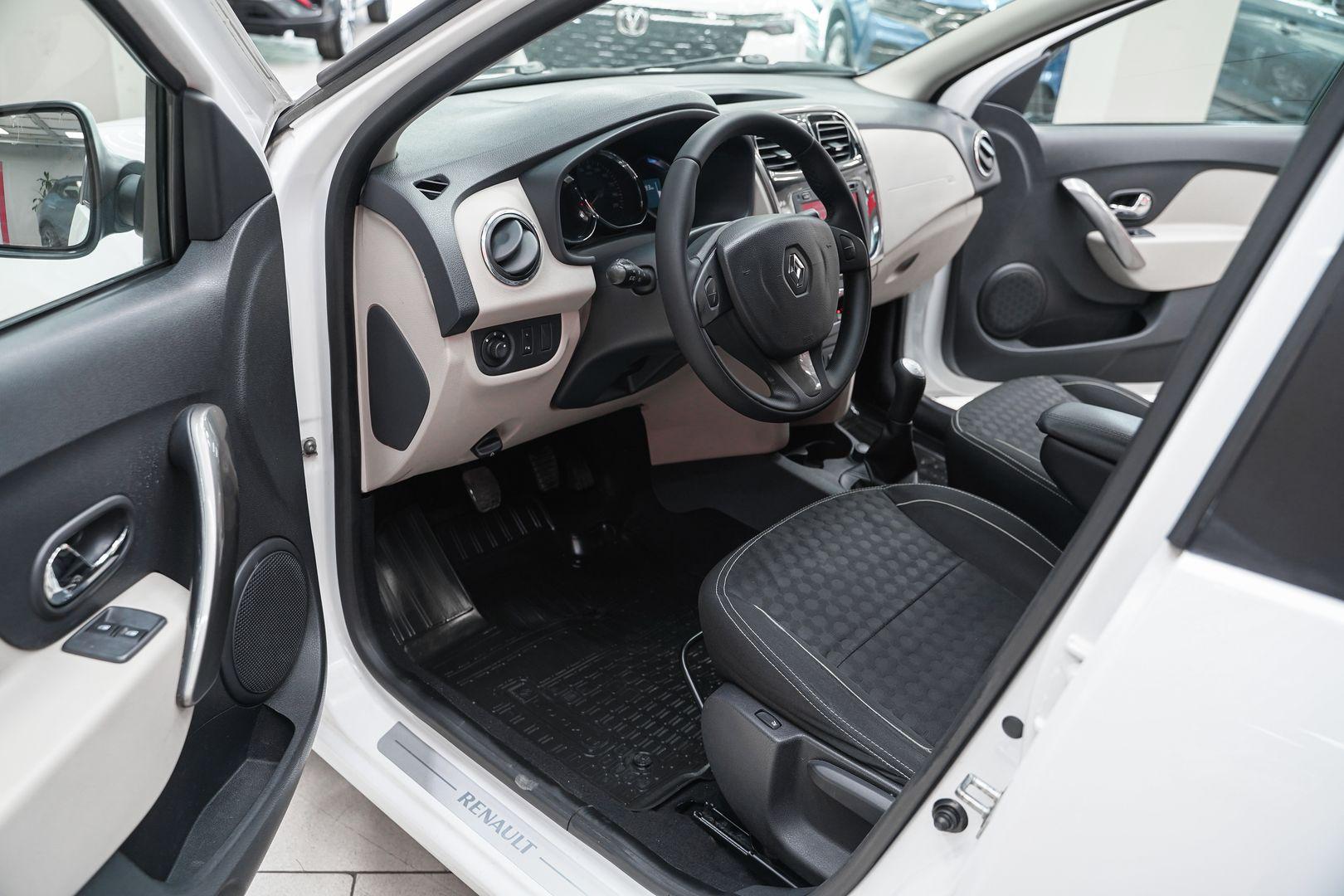 Renault Logan 2014, белый, ДЦ Орехово