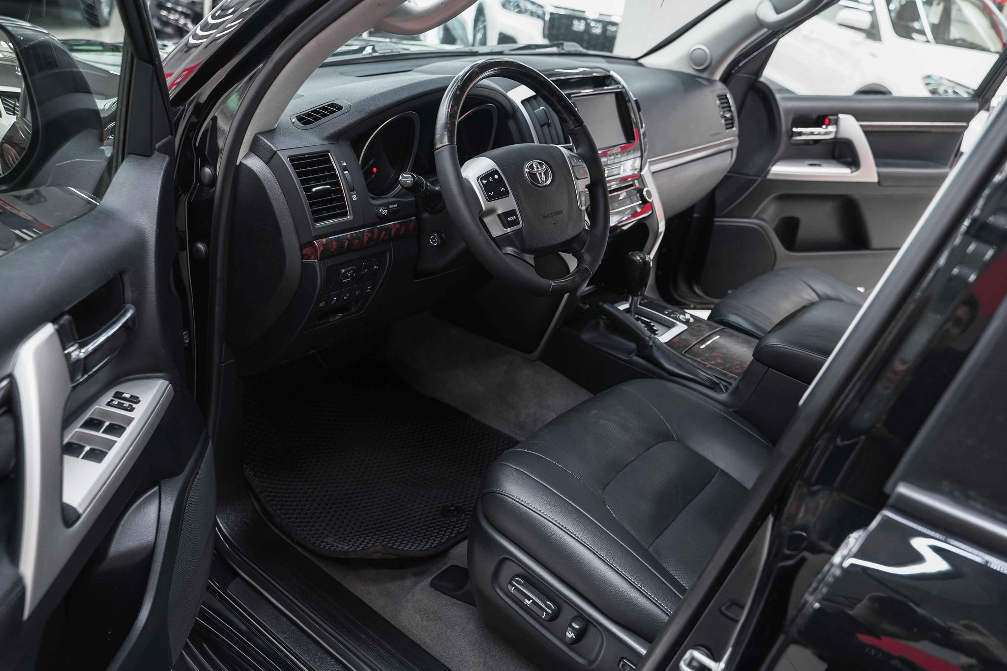 Toyota Land Cruiser 2014, черный, ДЦ Орехово