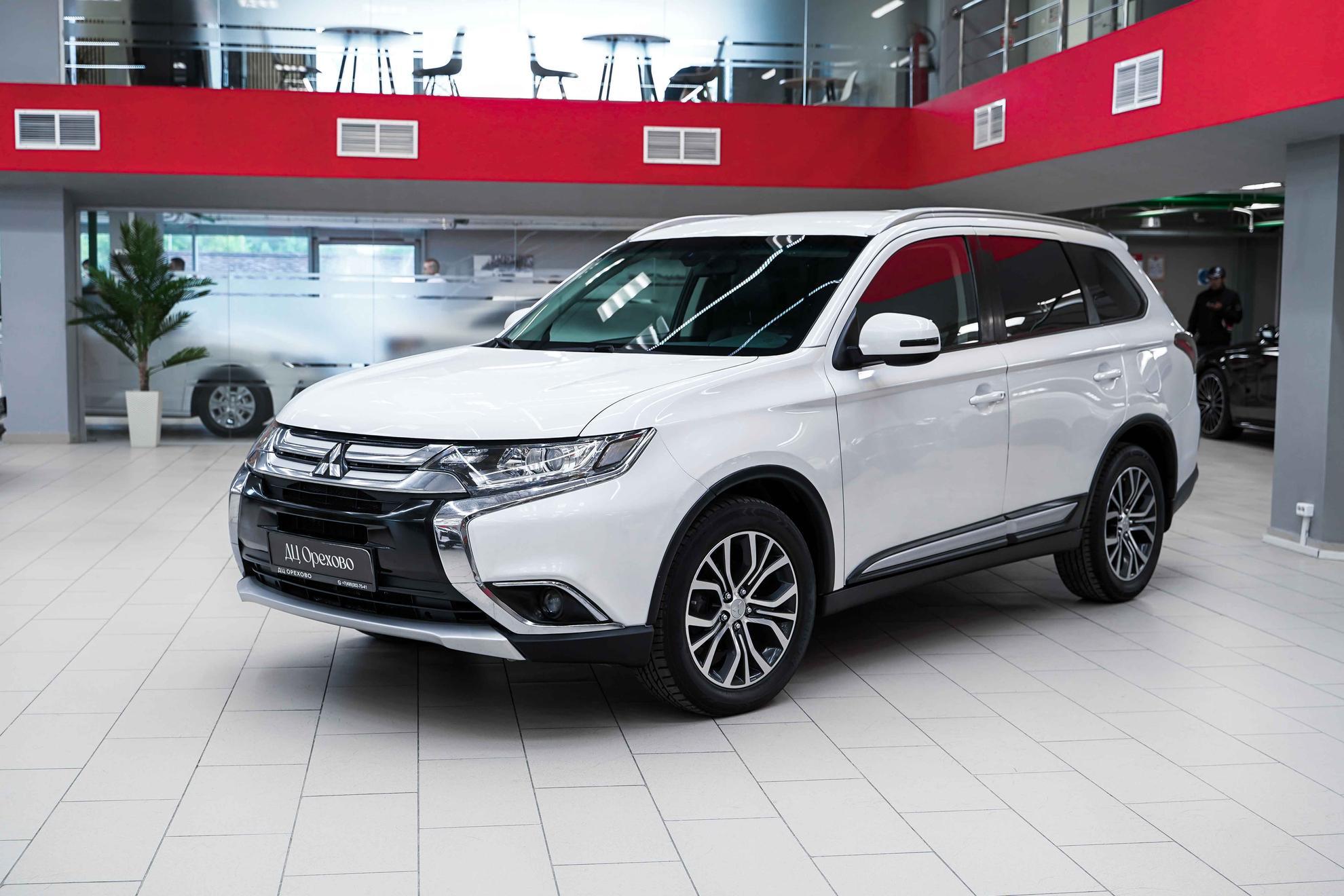Mitsubishi Outlander 2017, белый, ДЦ Орехово