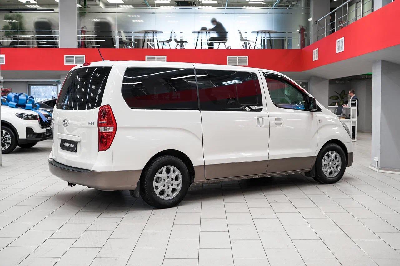 Hyundai H-1 2015, белый, ДЦ Орехово