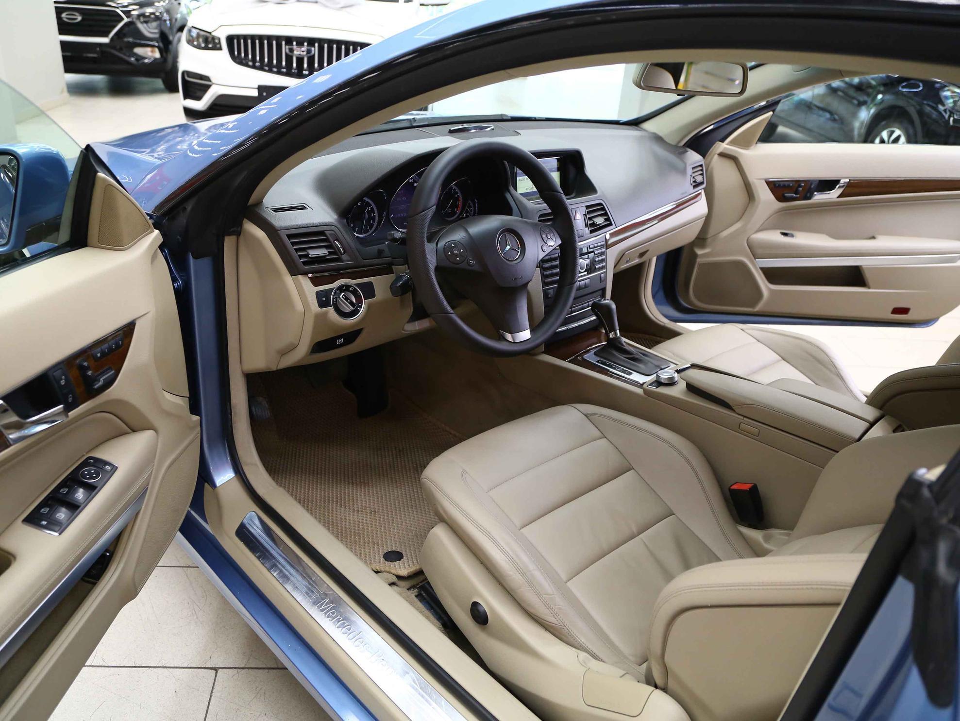 Mercedes-Benz E-Класс 2011, голубой, ДЦ Орехово