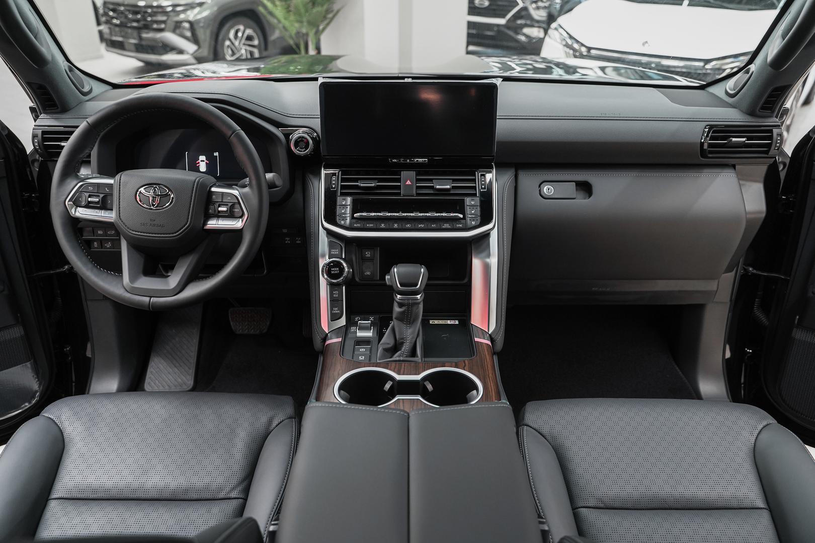Toyota Land Cruiser 2025, черный, ДЦ Орехово