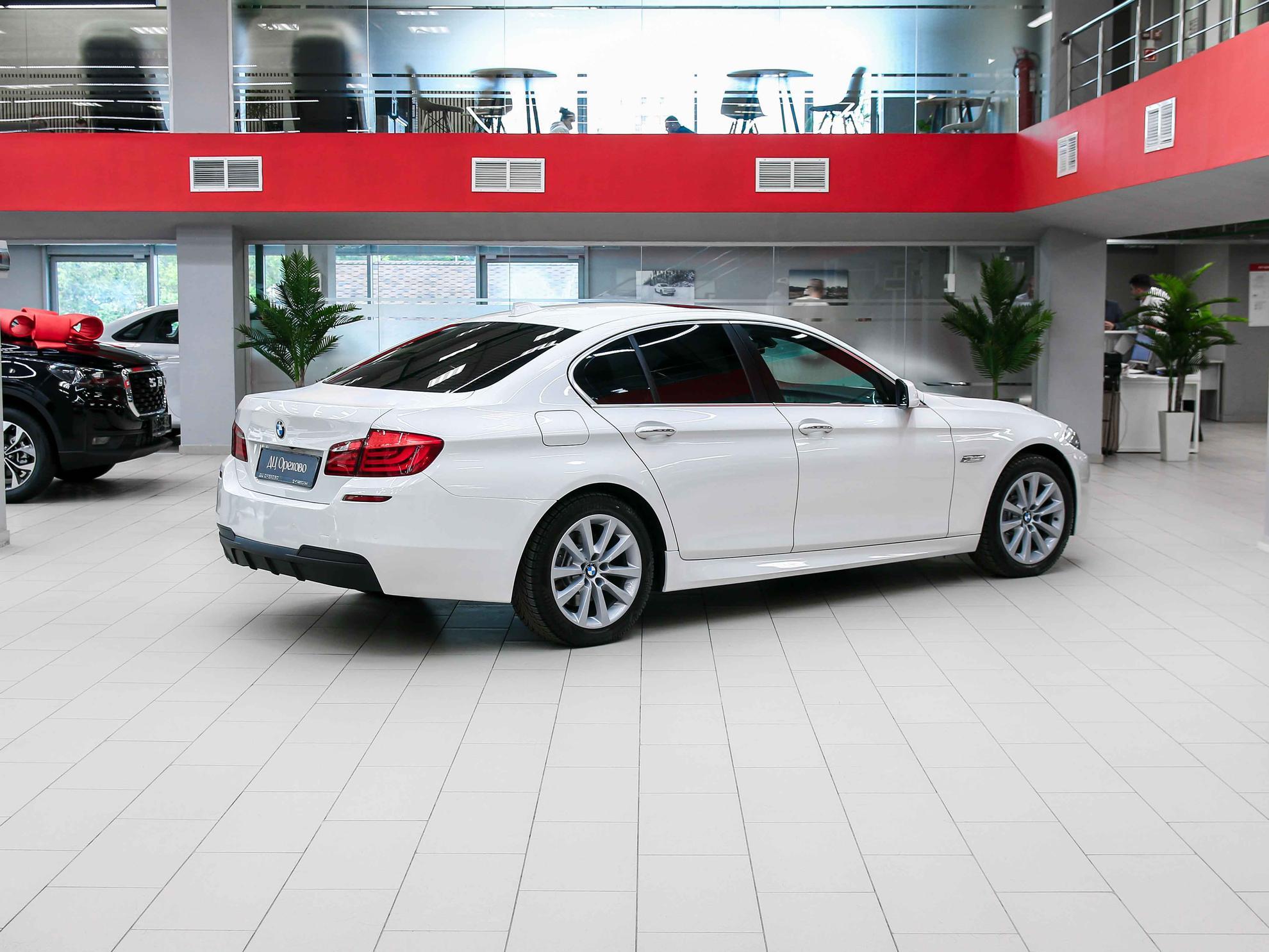BMW 5 серии 2011, белый, ДЦ Орехово