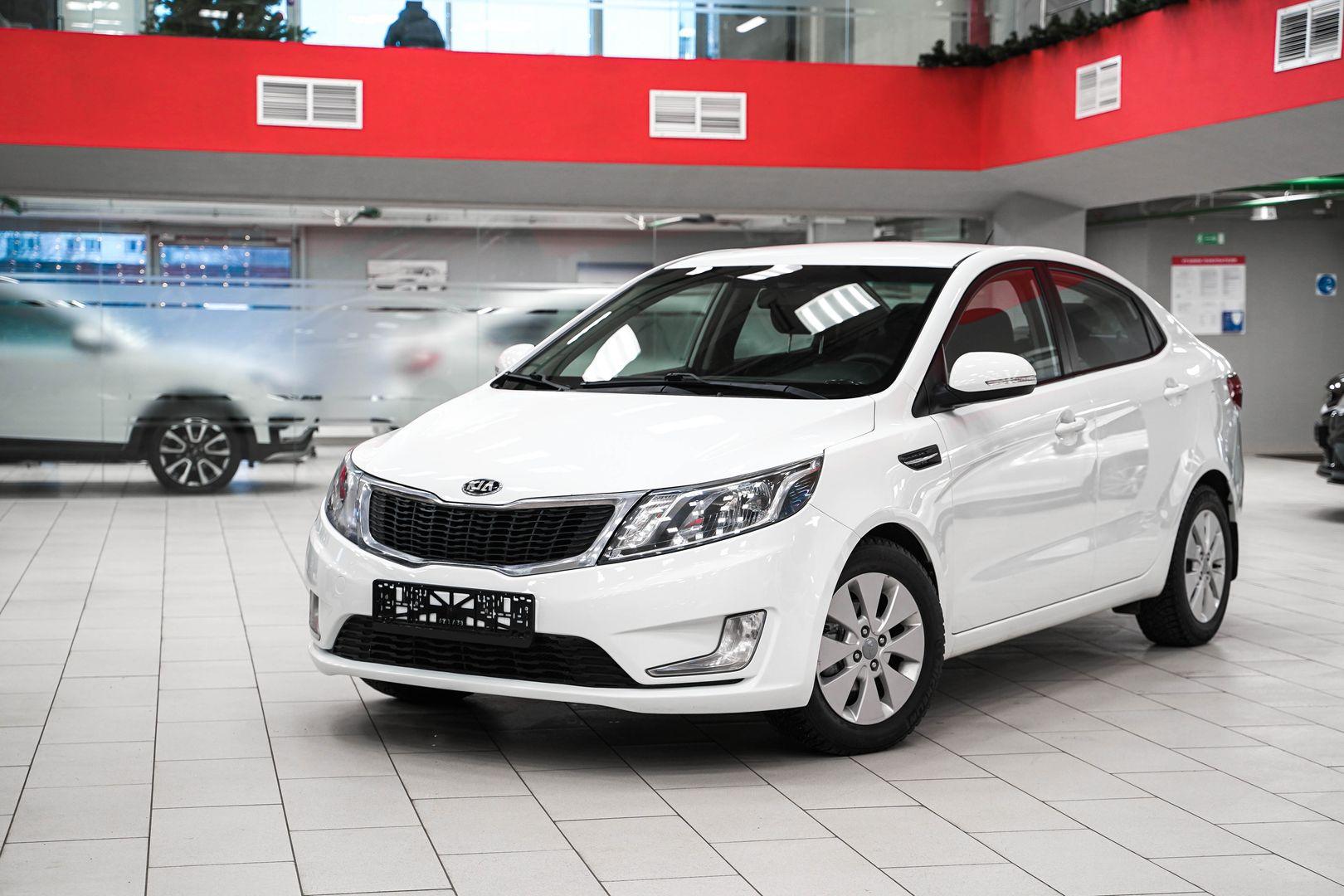 Kia Rio 2013, белый, ДЦ Орехово