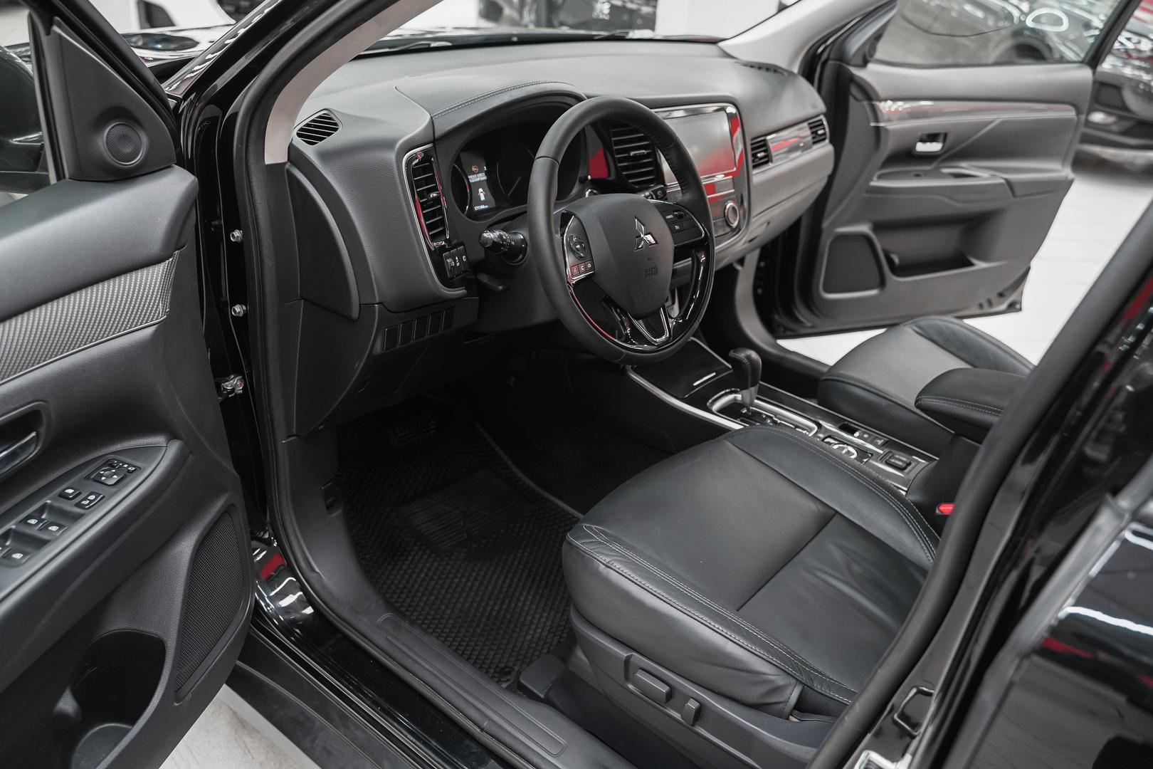 Mitsubishi Outlander 2019, черный, ДЦ Орехово