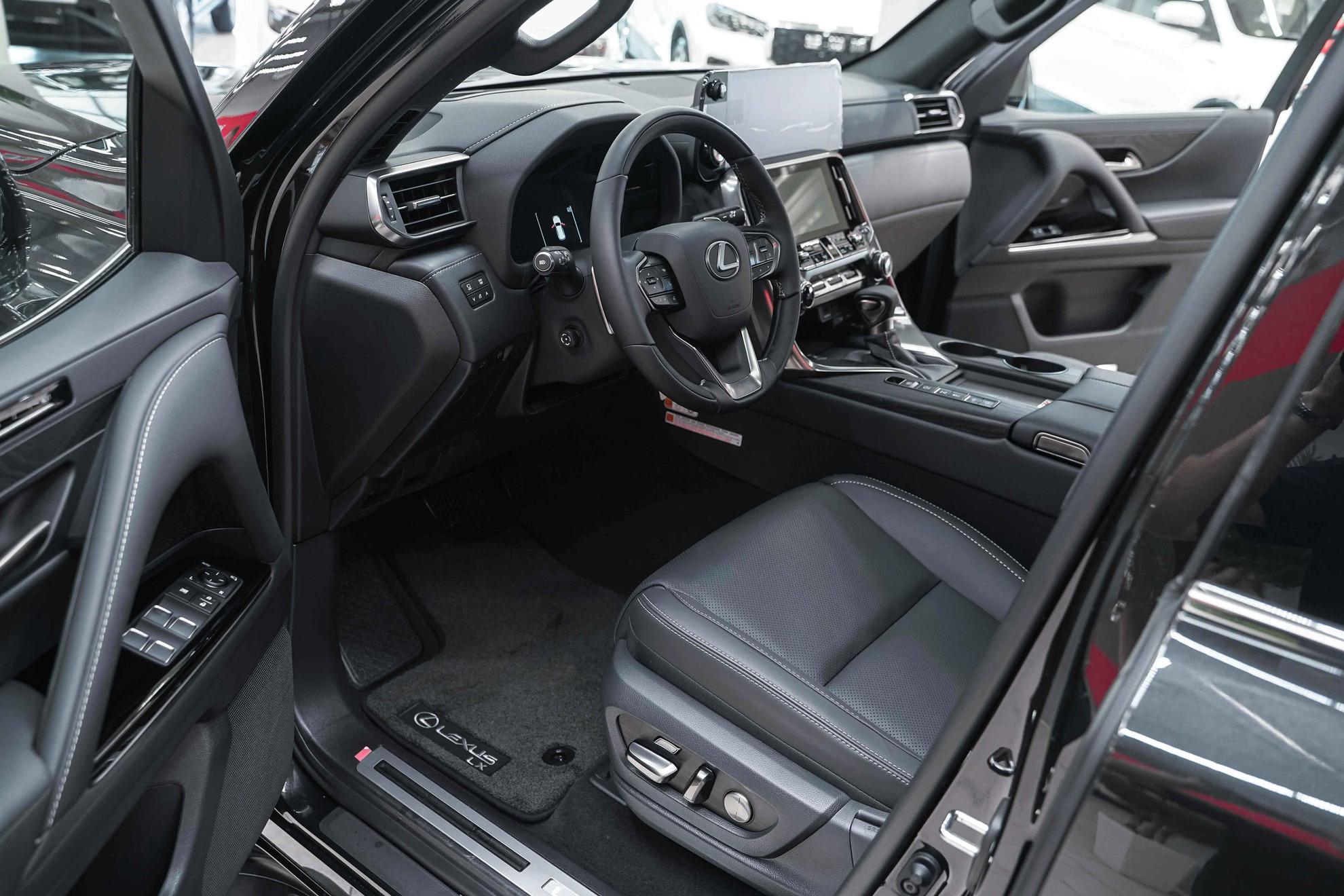 Lexus LX 2026, черный, ДЦ Орехово