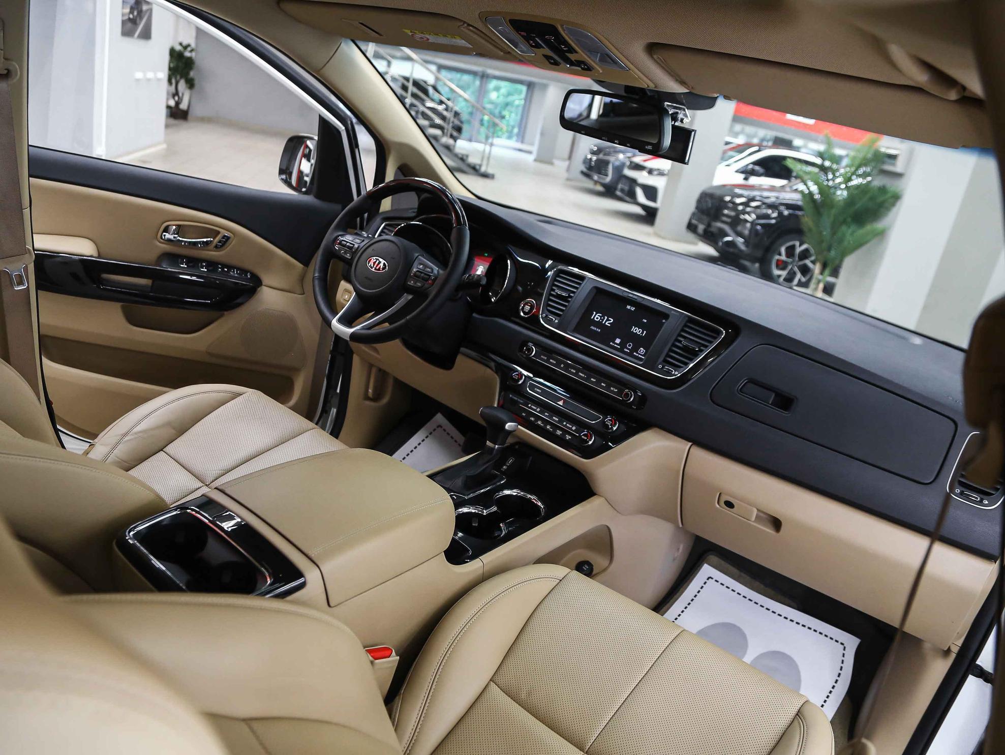 Kia Carnival 2019, белый, ДЦ Орехово