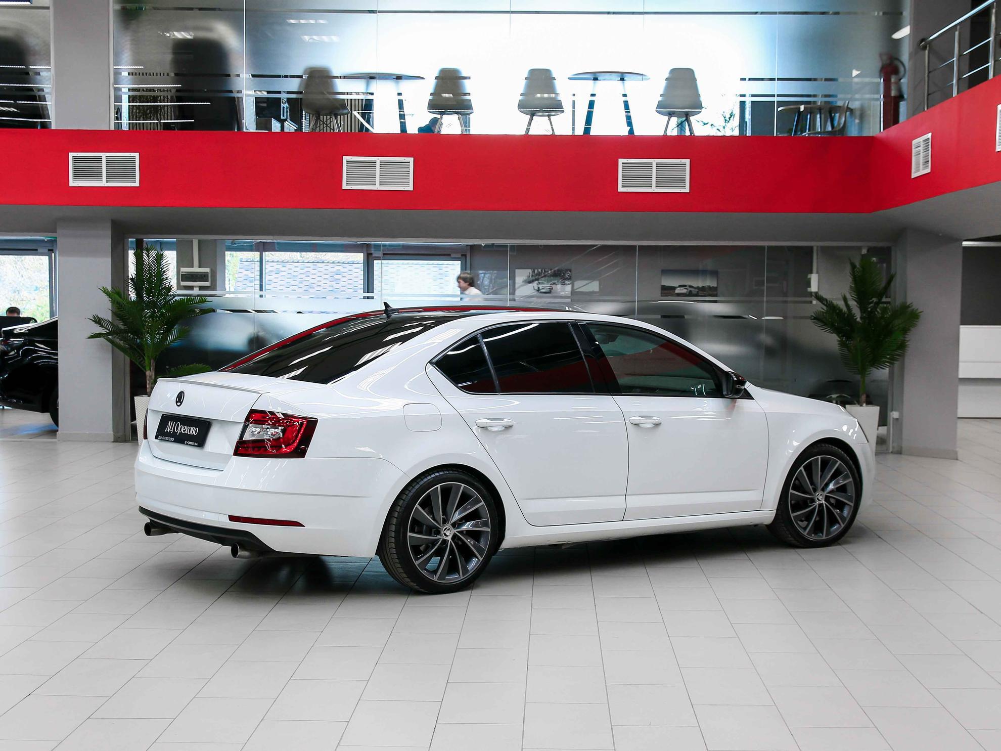Skoda Octavia 2018, белый, ДЦ Орехово