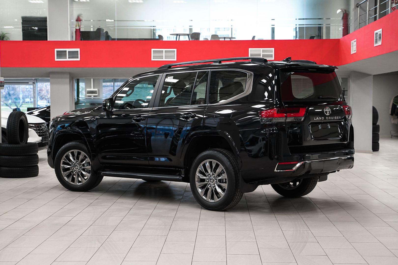 Toyota Land Cruiser 2024, черный, ДЦ Орехово