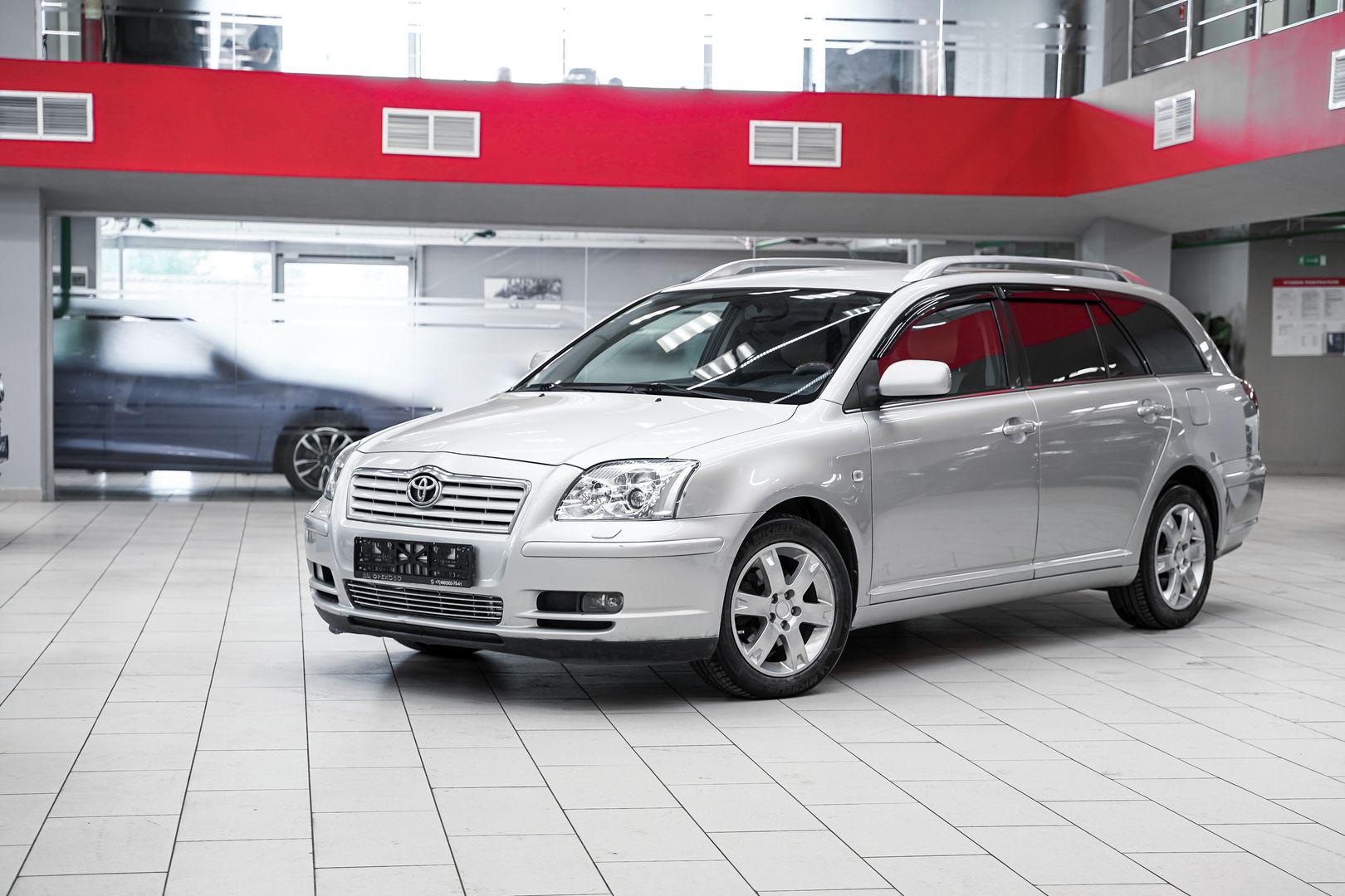 Toyota Avensis 2004, серебряный, ДЦ Орехово