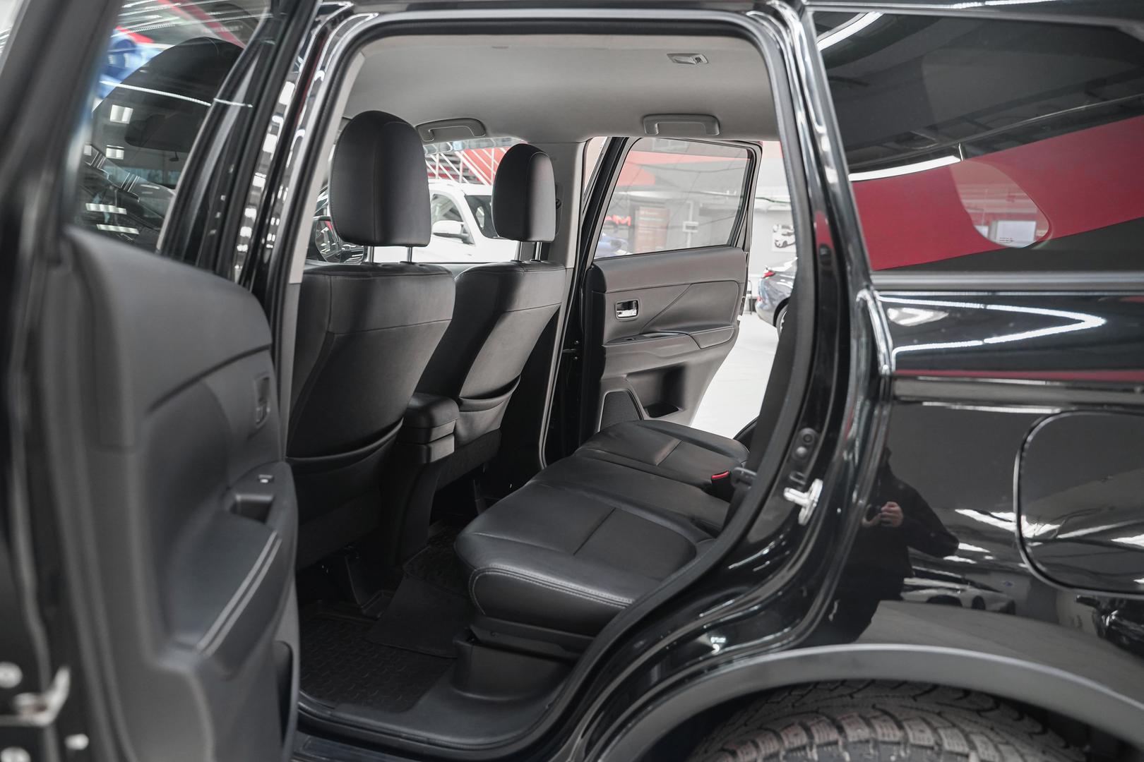 Mitsubishi Outlander 2015, черный, ДЦ Орехово