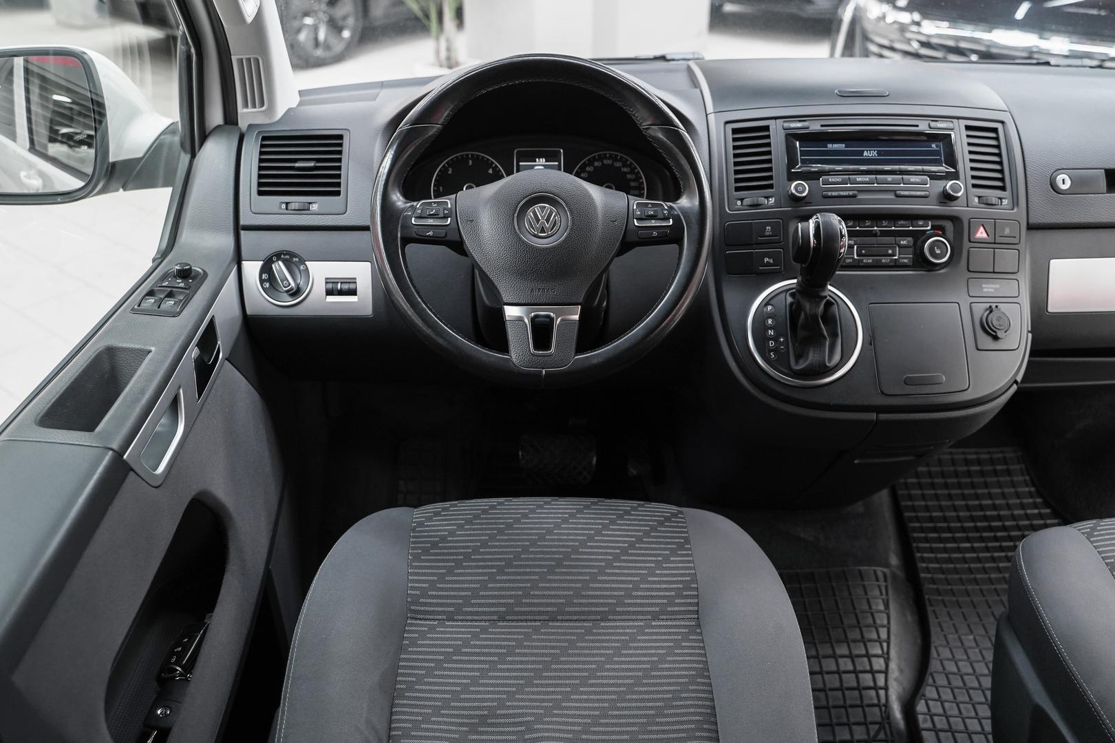 Volkswagen Multivan 2014, белый, ДЦ Орехово