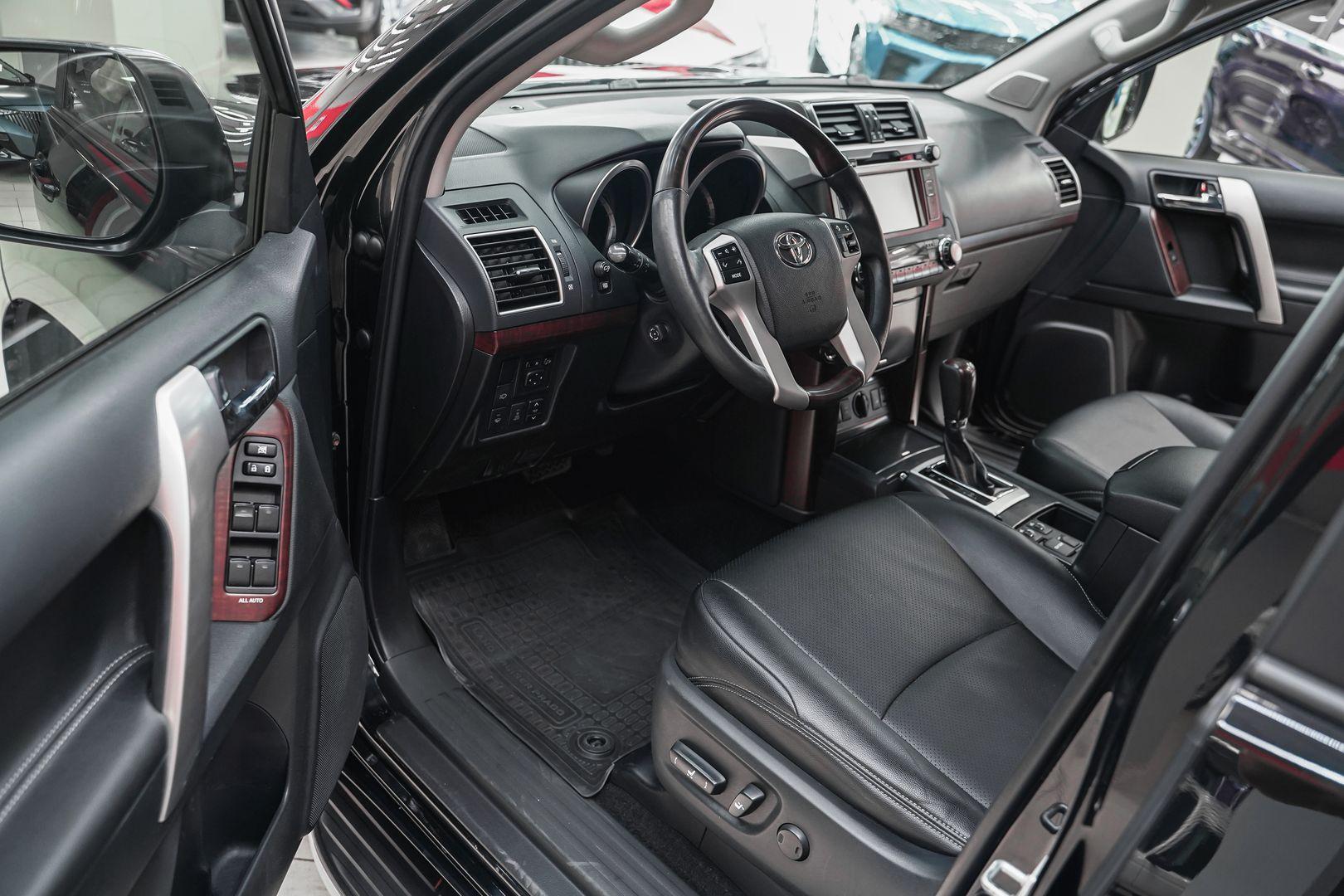 Toyota Land Cruiser Prado 2014, черный, ДЦ Орехово