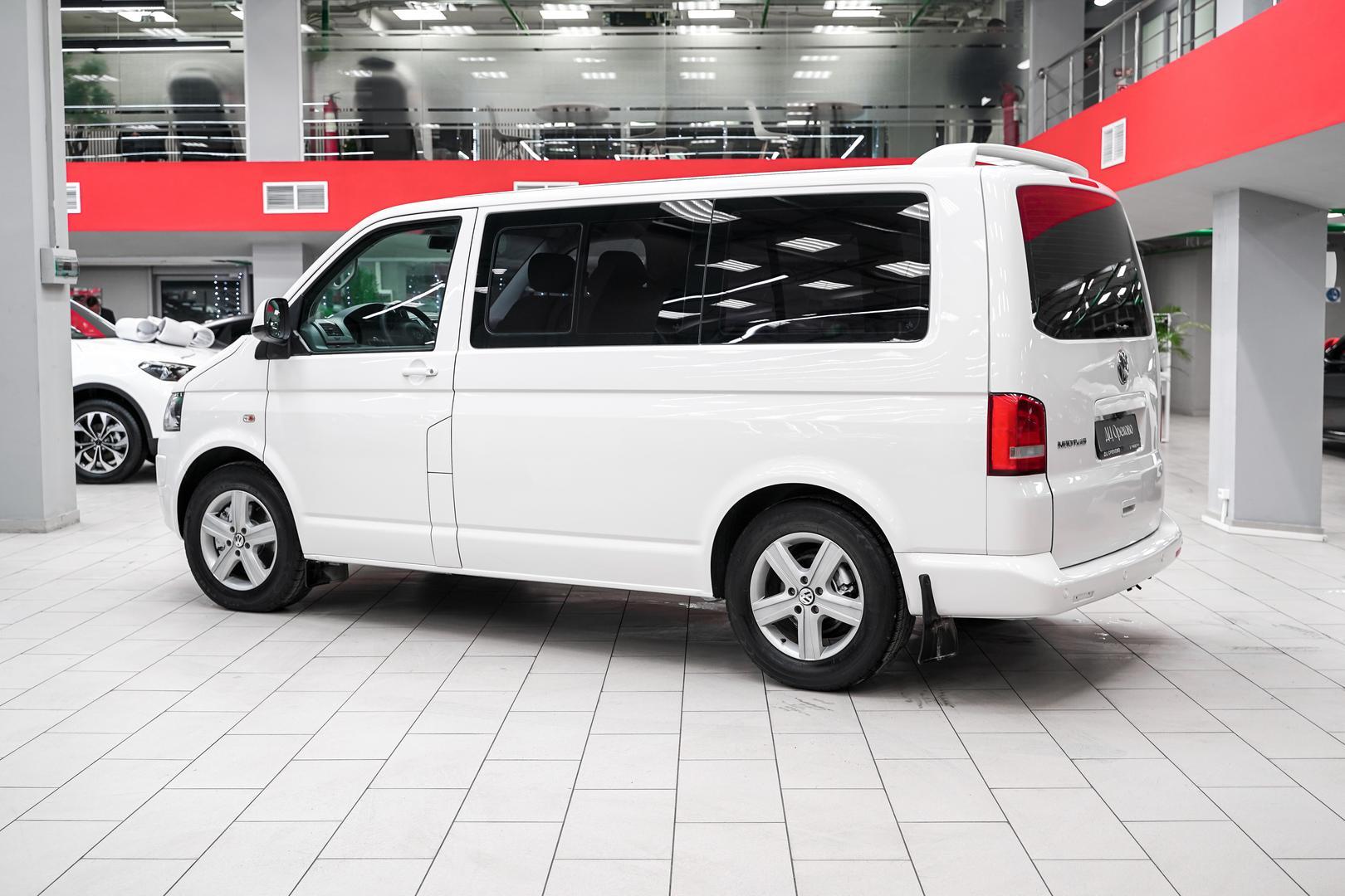 Volkswagen Multivan 2011, белый, ДЦ Орехово