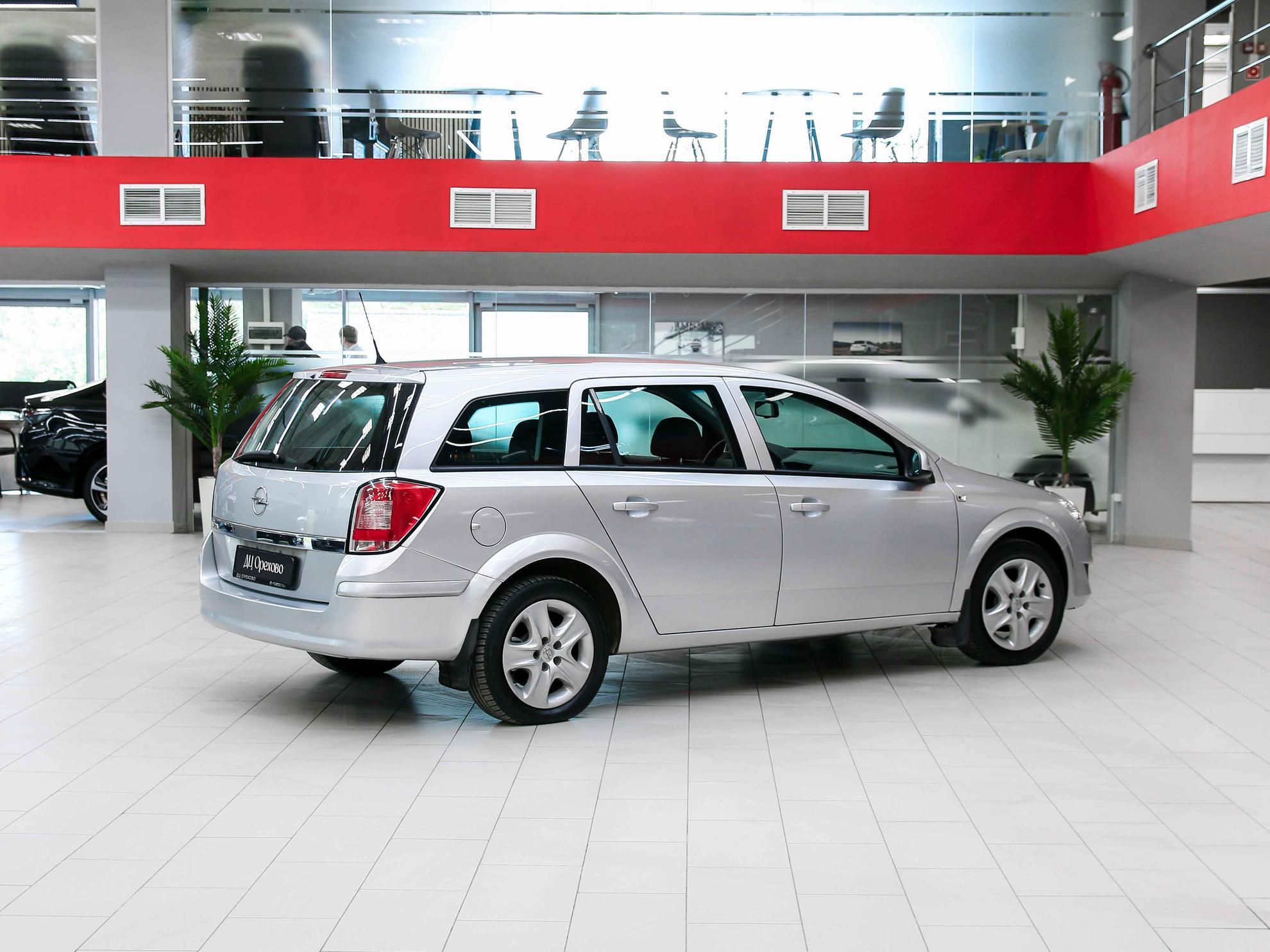 Opel Astra 2012, серый, ДЦ Орехово
