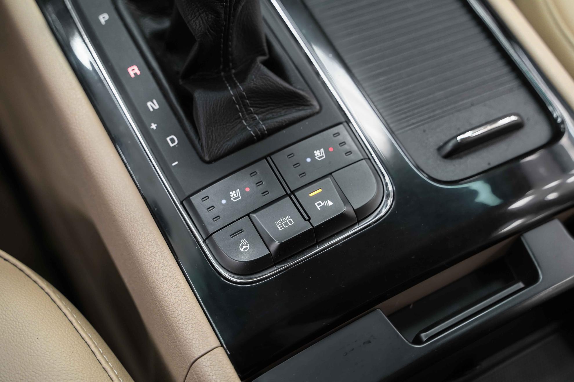 Kia Carnival 2016, черный, ДЦ Орехово