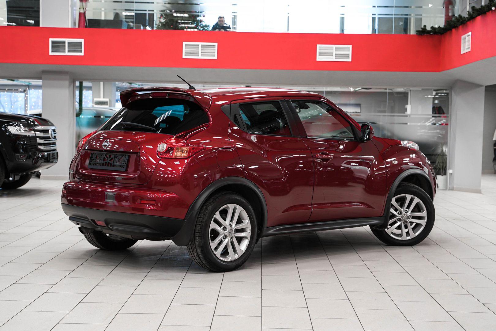 Nissan Juke 2011, красный, ДЦ Орехово