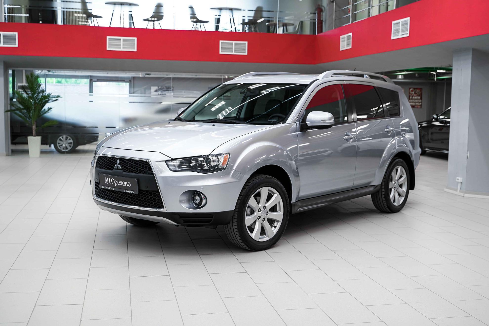 Mitsubishi Outlander 2010, серебряный, ДЦ Орехово