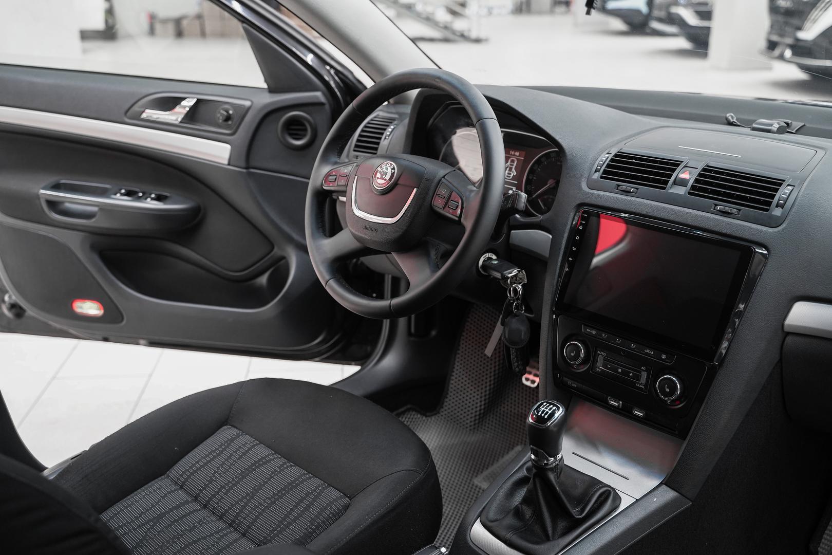Skoda Octavia 2012, черный, ДЦ Орехово
