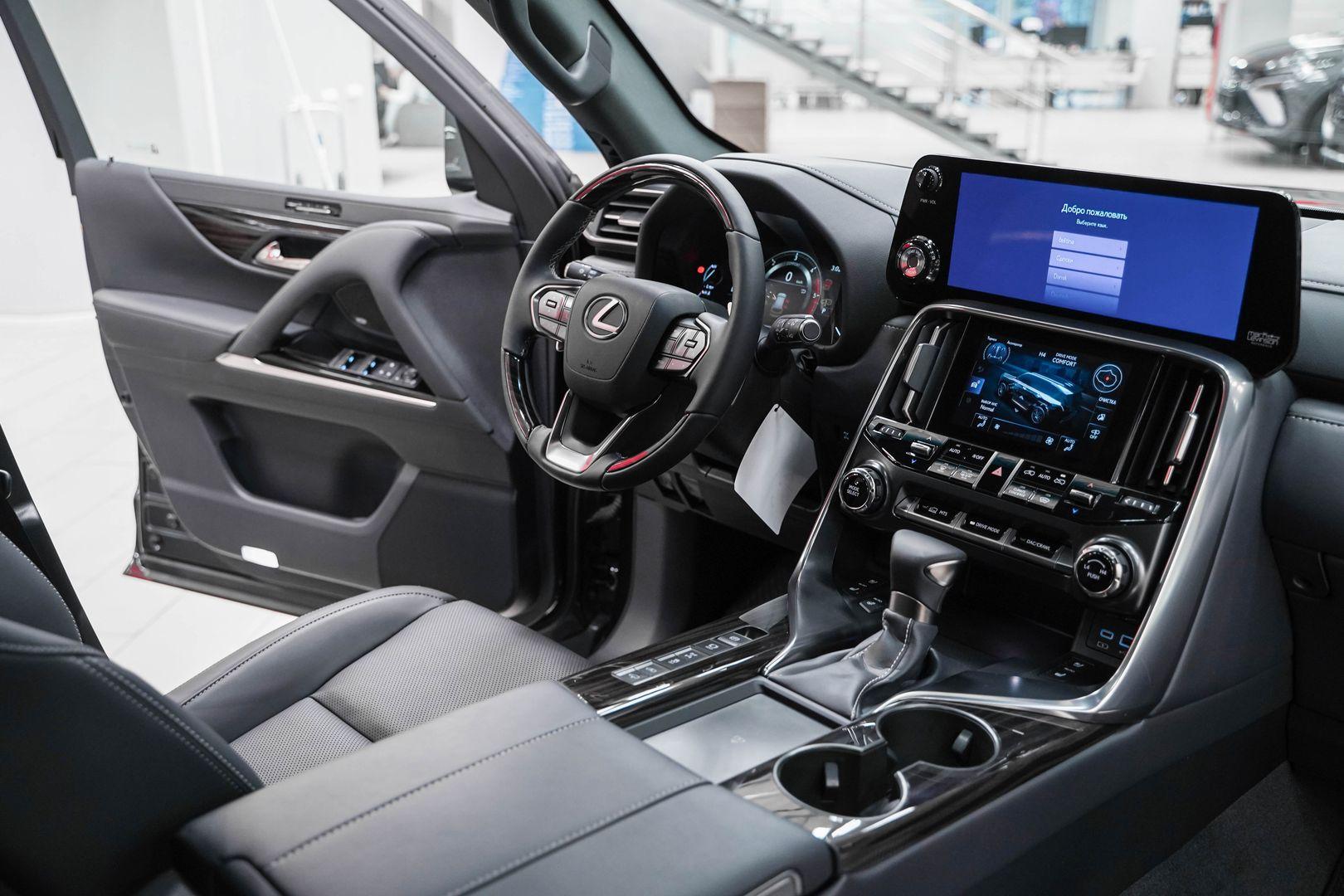 Lexus LX 2024, черный, ДЦ Орехово