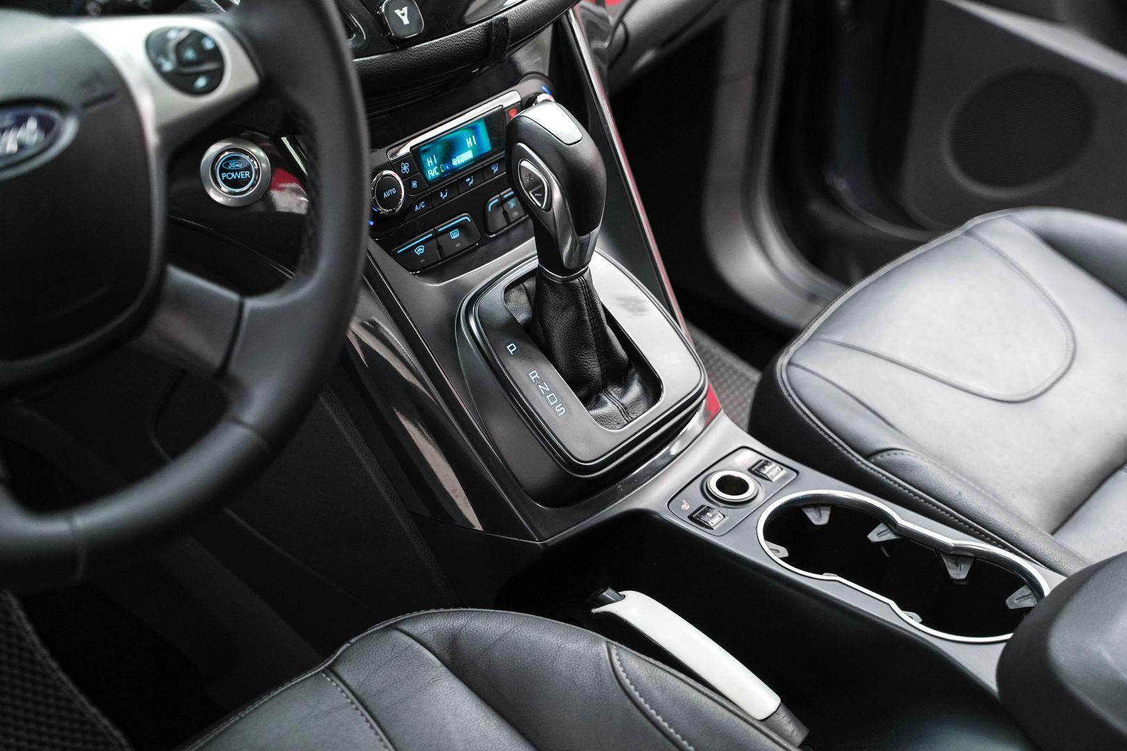 Ford Kuga 2013, серый, ДЦ Орехово