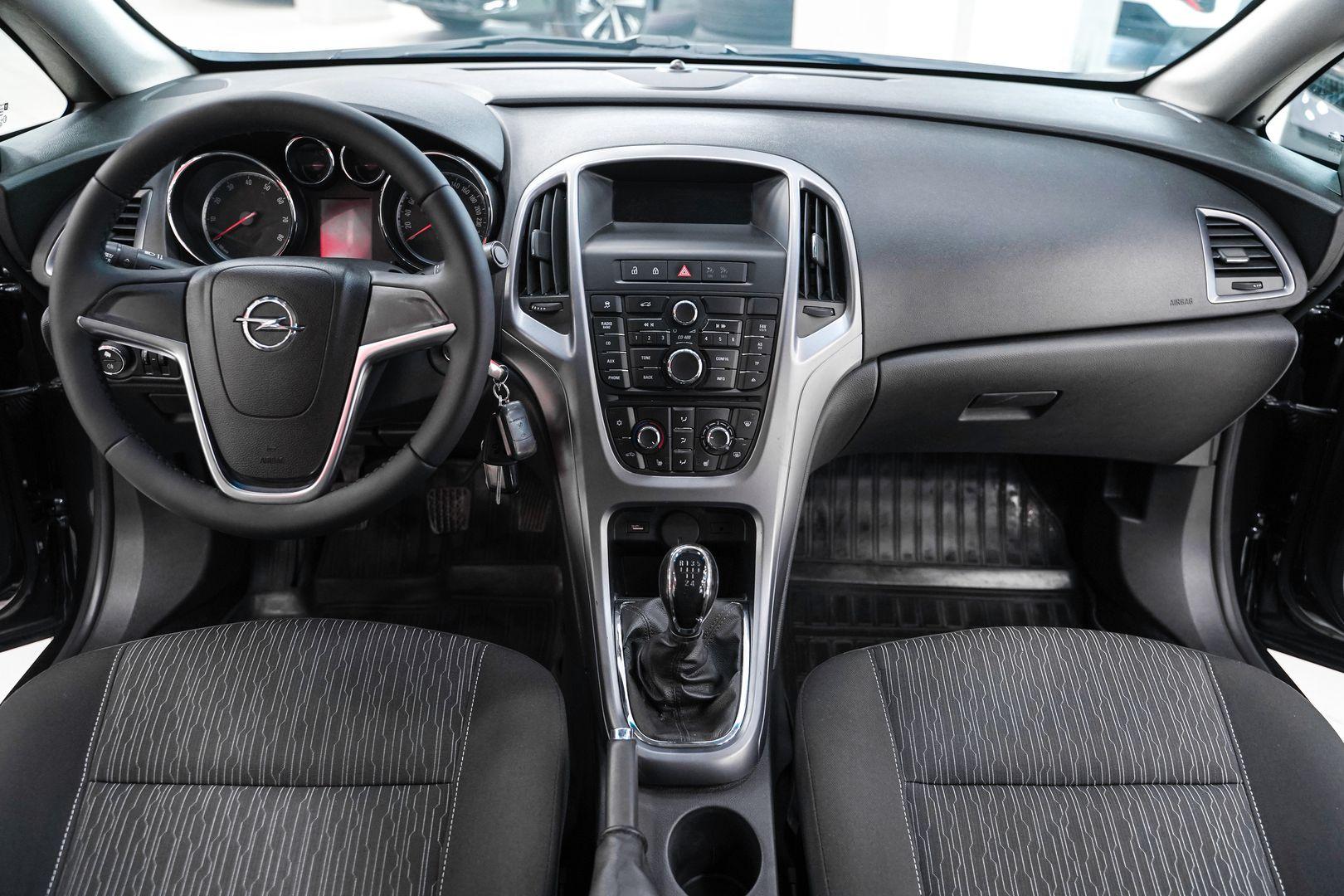 Opel Astra 2013, черный, ДЦ Орехово