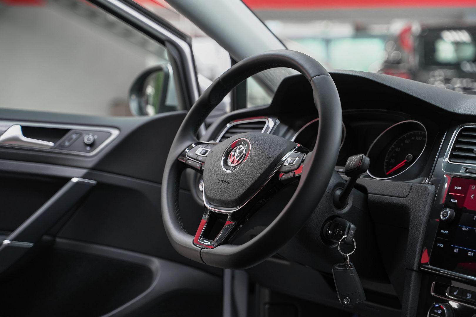 Volkswagen Golf 2019, серый, ДЦ Орехово