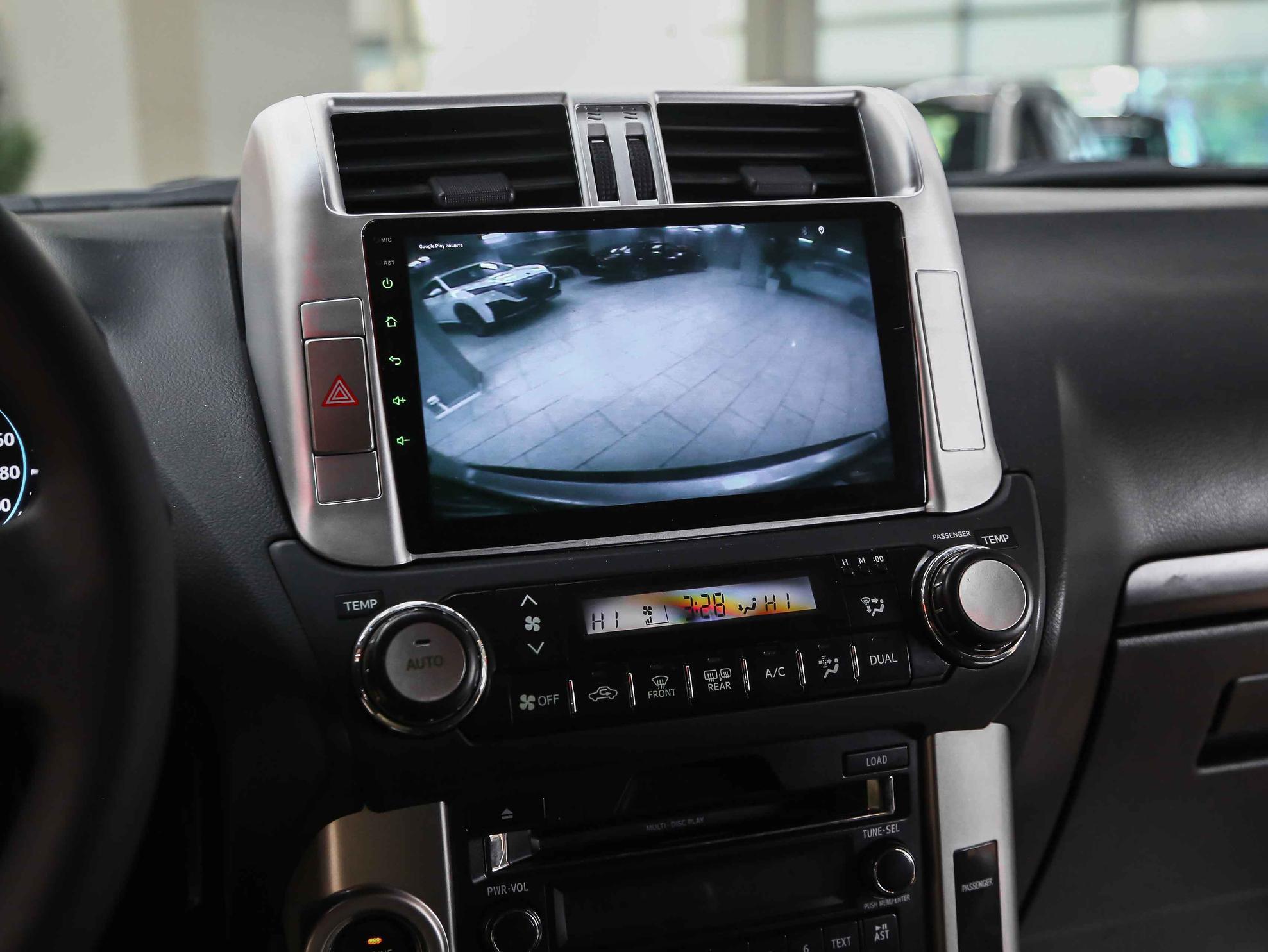 Toyota Land Cruiser Prado 2011, серебряный, ДЦ Орехово