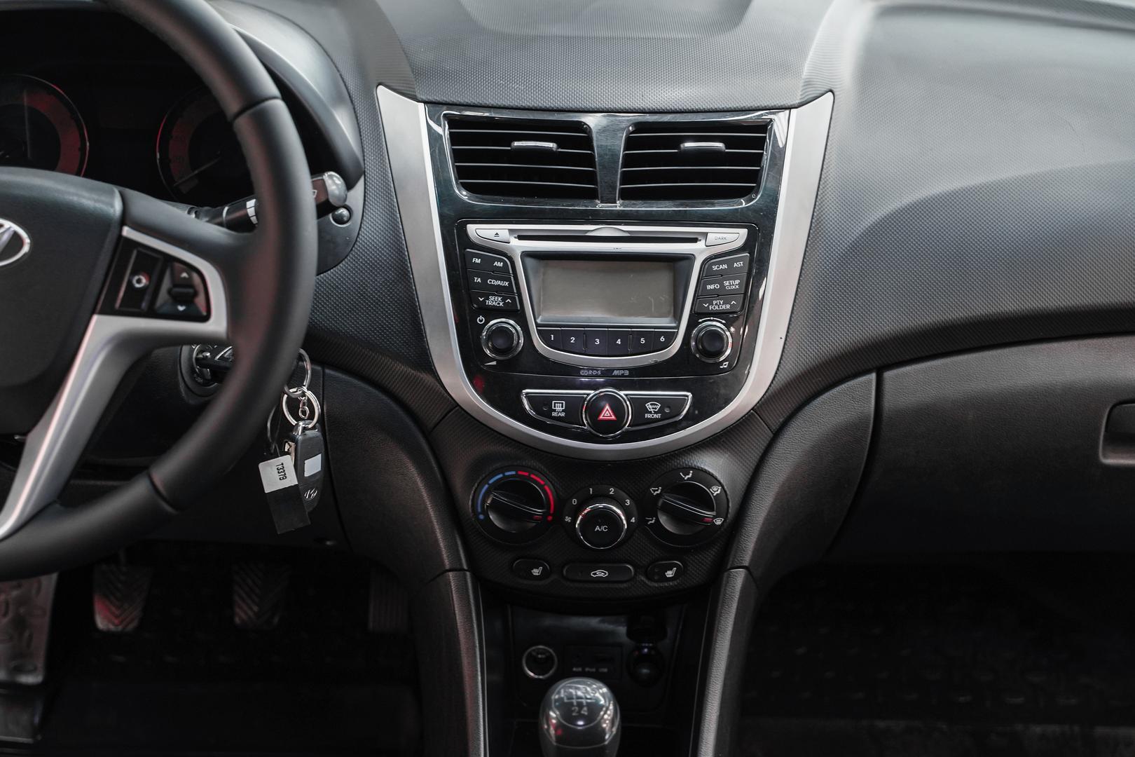 Hyundai Solaris 2014, белый, ДЦ Орехово