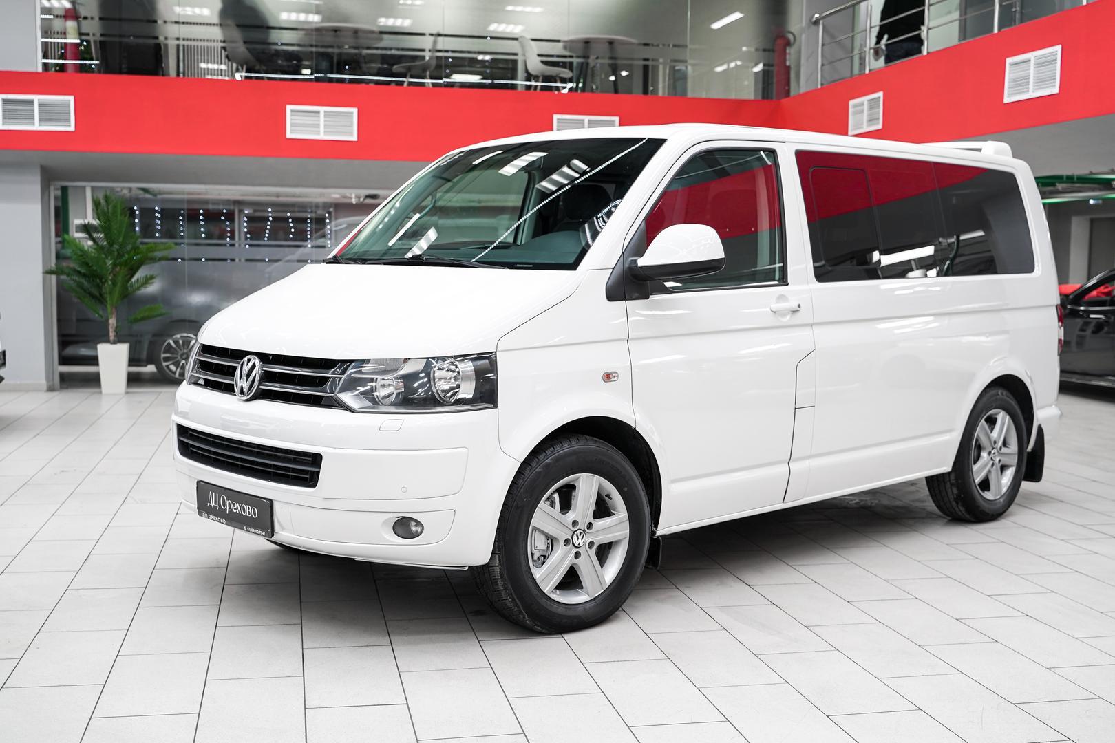 Volkswagen Multivan 2011, белый, ДЦ Орехово
