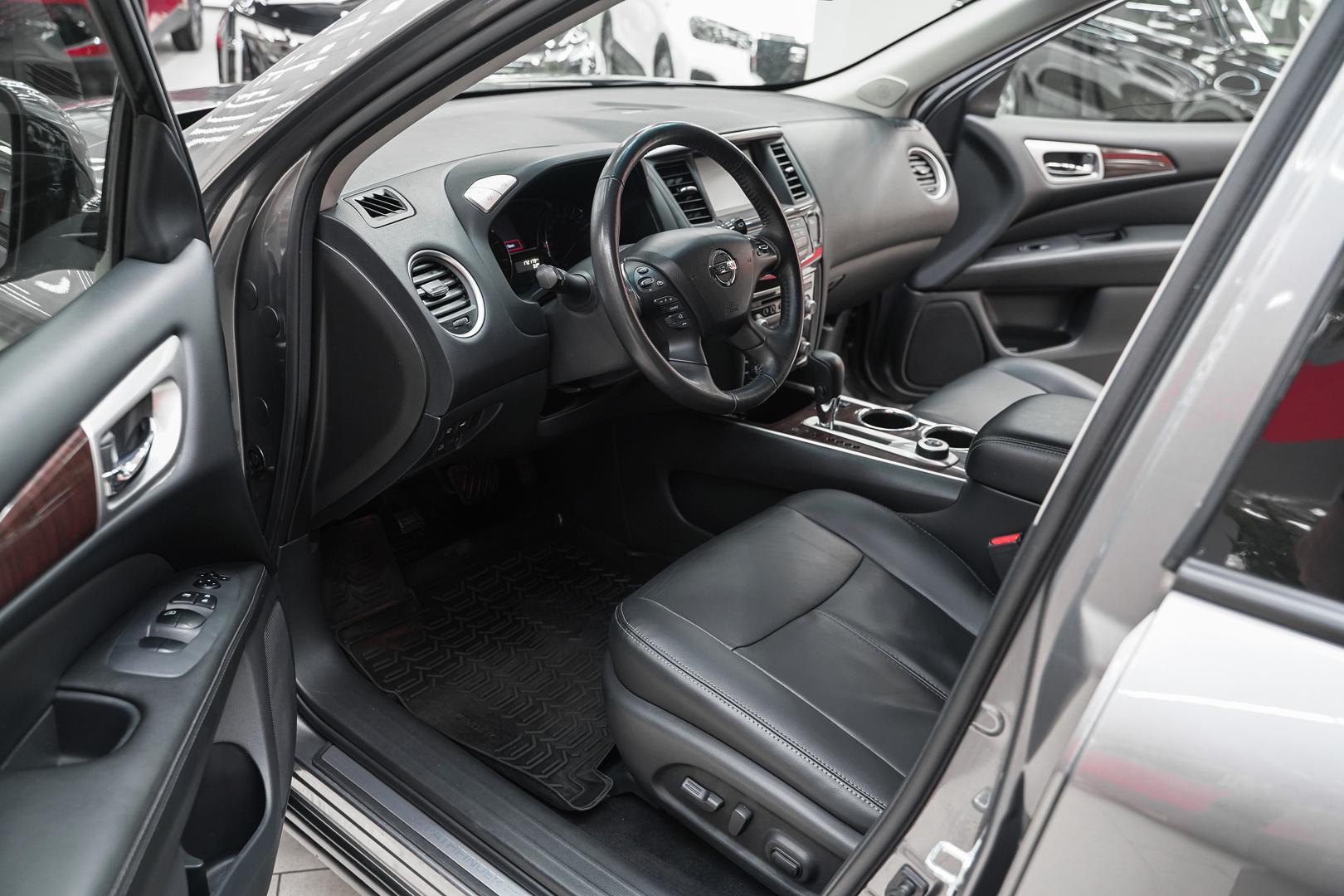 Nissan Pathfinder 2016, серый, ДЦ Орехово