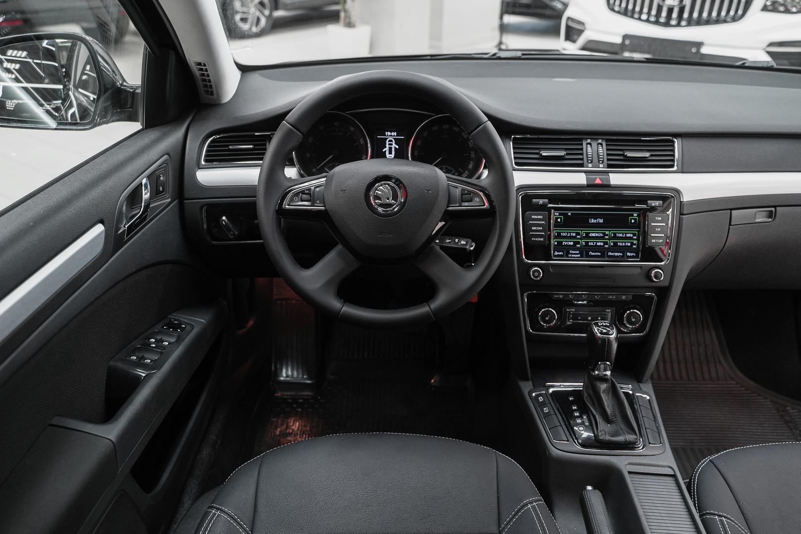 Skoda Superb 2013, черный, ДЦ Орехово