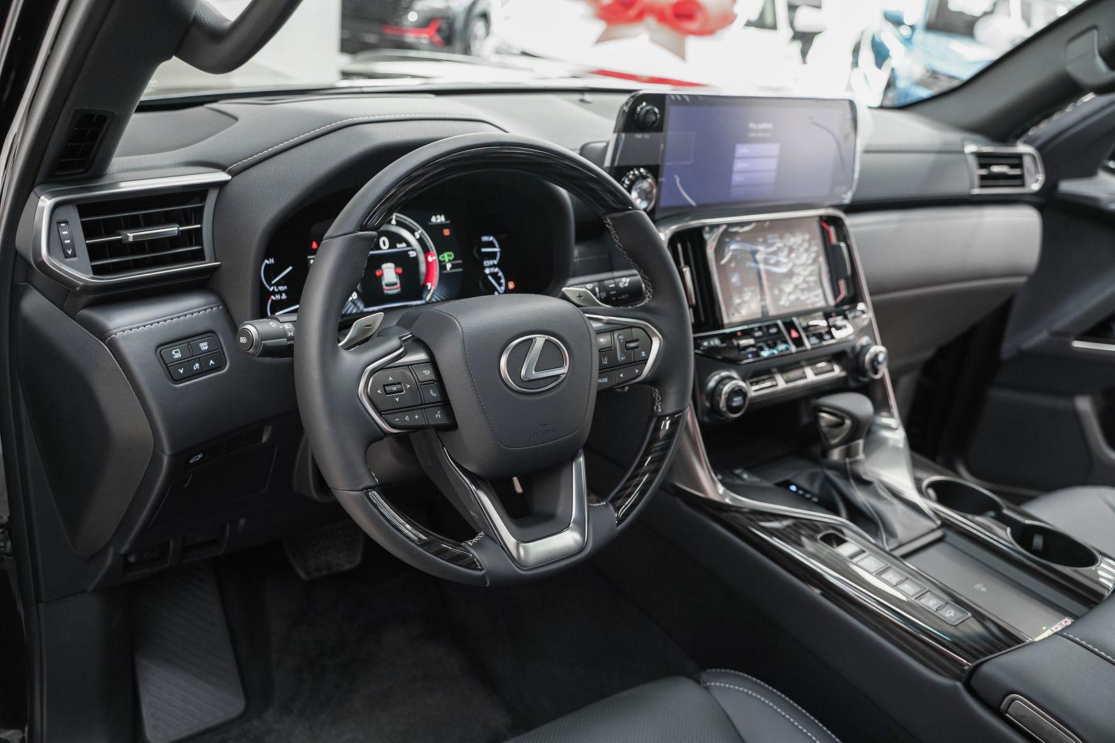 Lexus LX 2024, черный, ДЦ Орехово